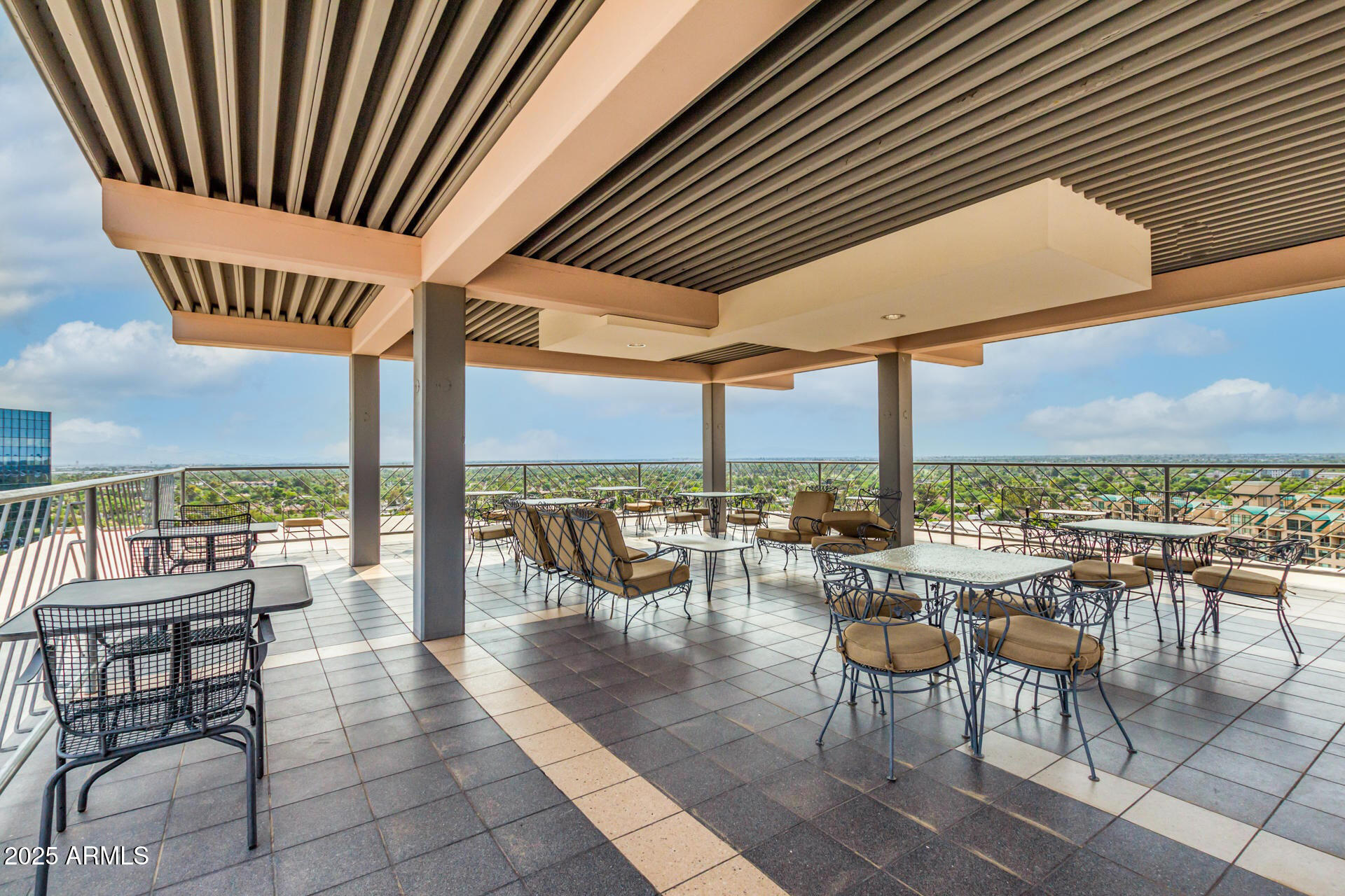 2201 N CENTRAL Avenue 3D