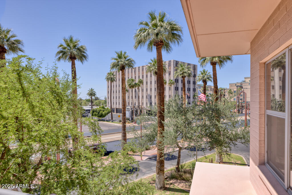 2201 N CENTRAL Avenue 3D