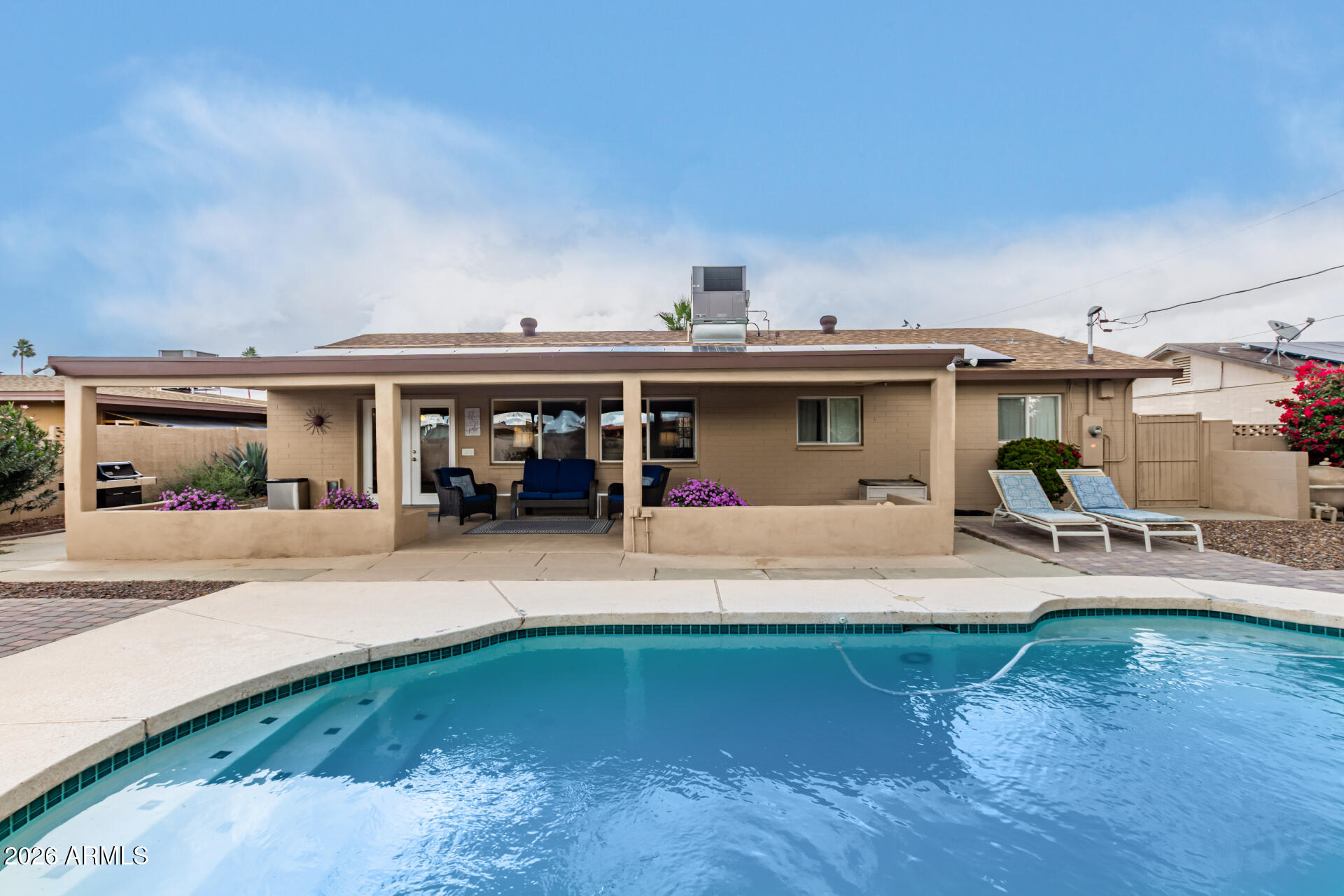 2143 W WILLOW Avenue