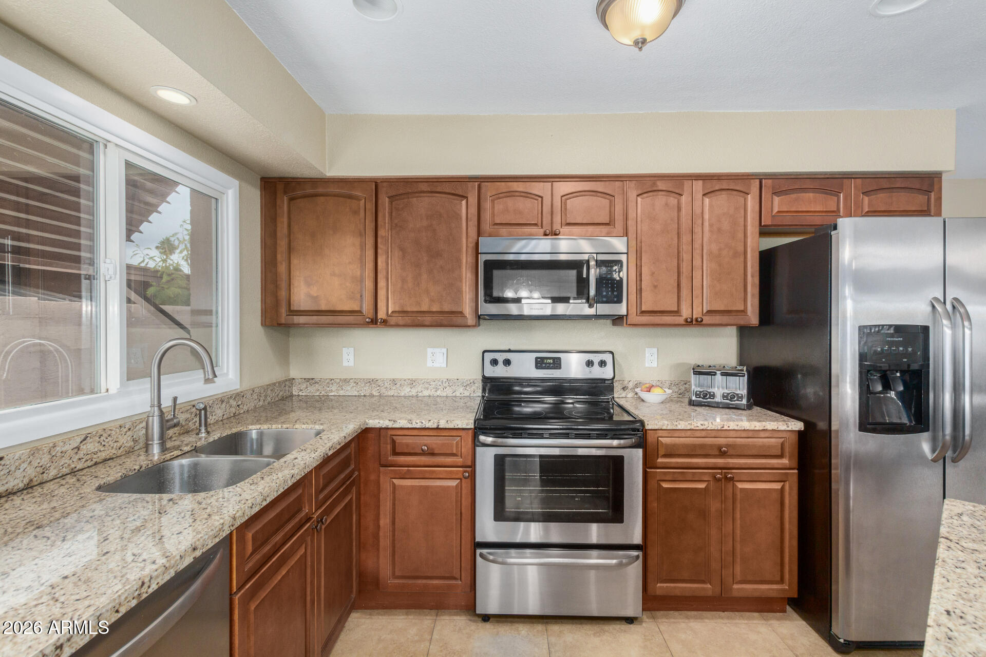 2143 W WILLOW Avenue