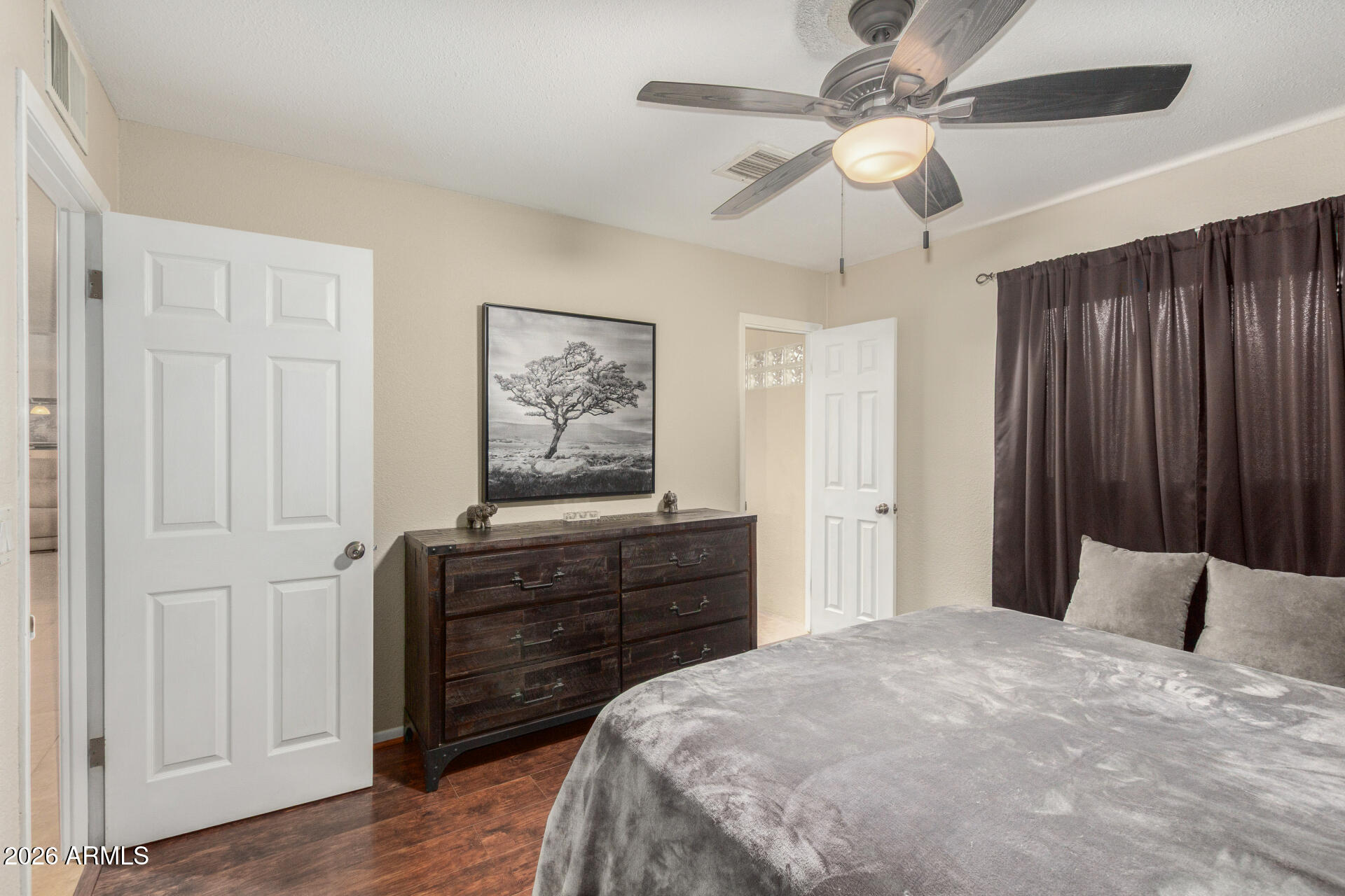 2143 W WILLOW Avenue