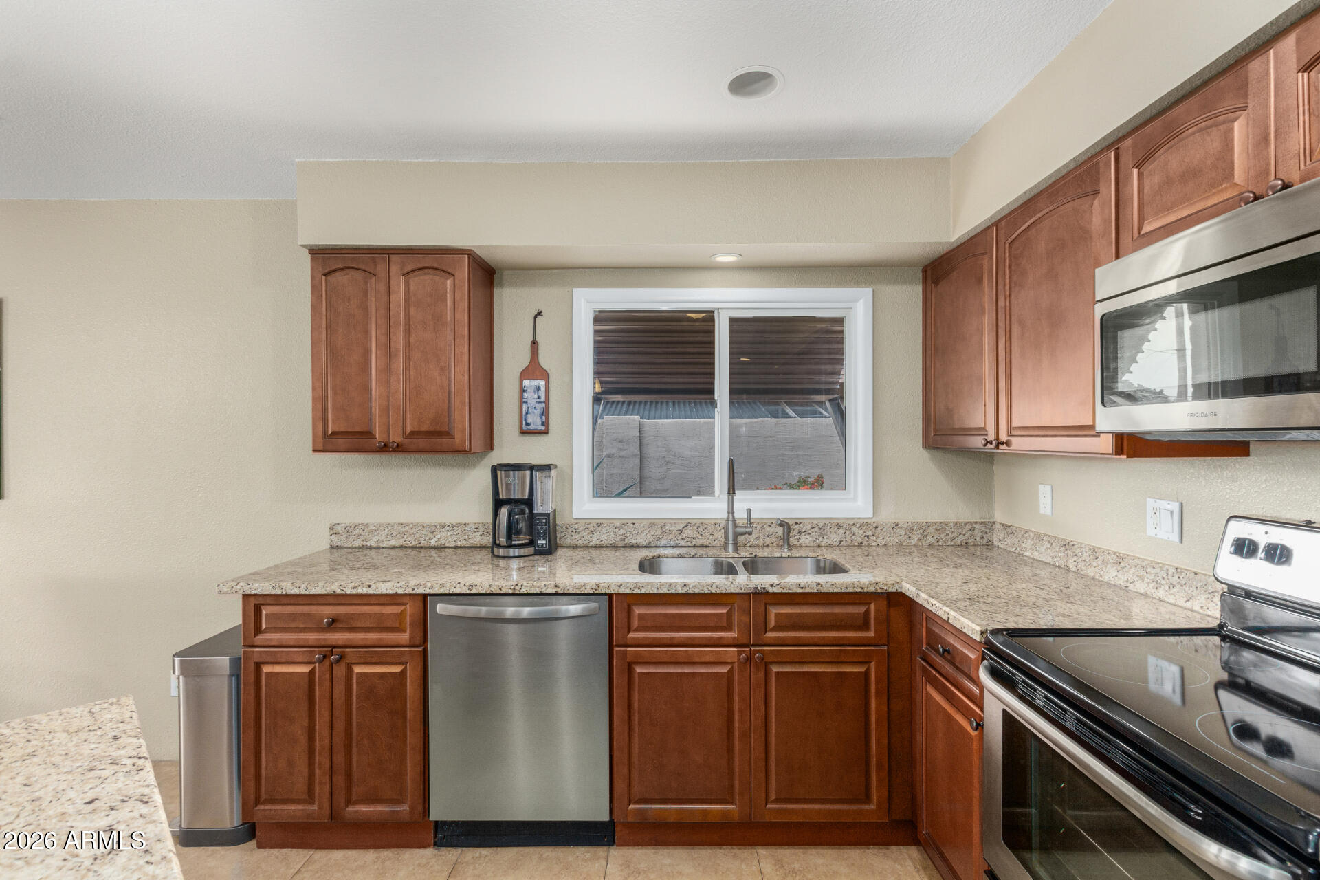 2143 W WILLOW Avenue