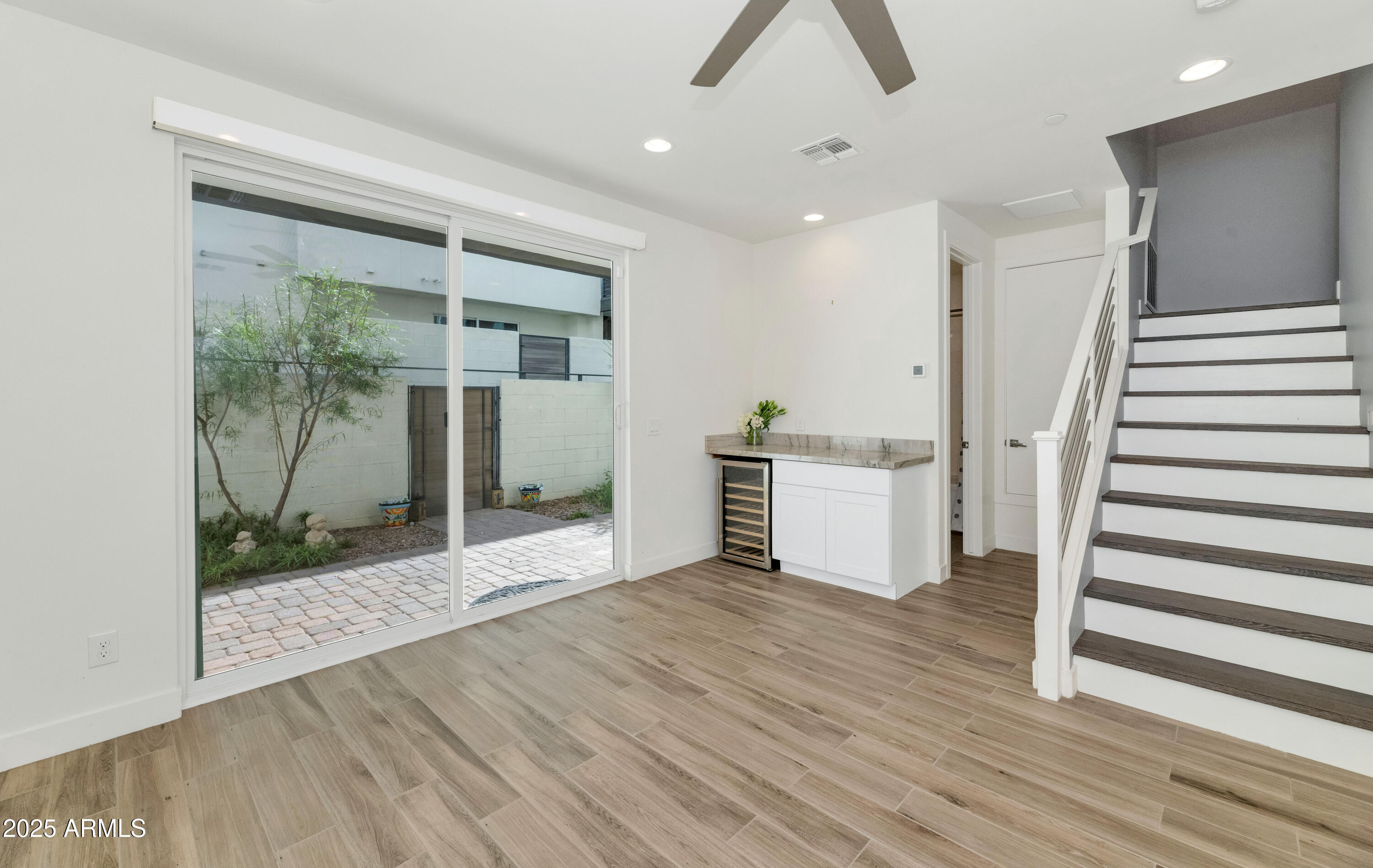 1717 E MORTEN Avenue 49