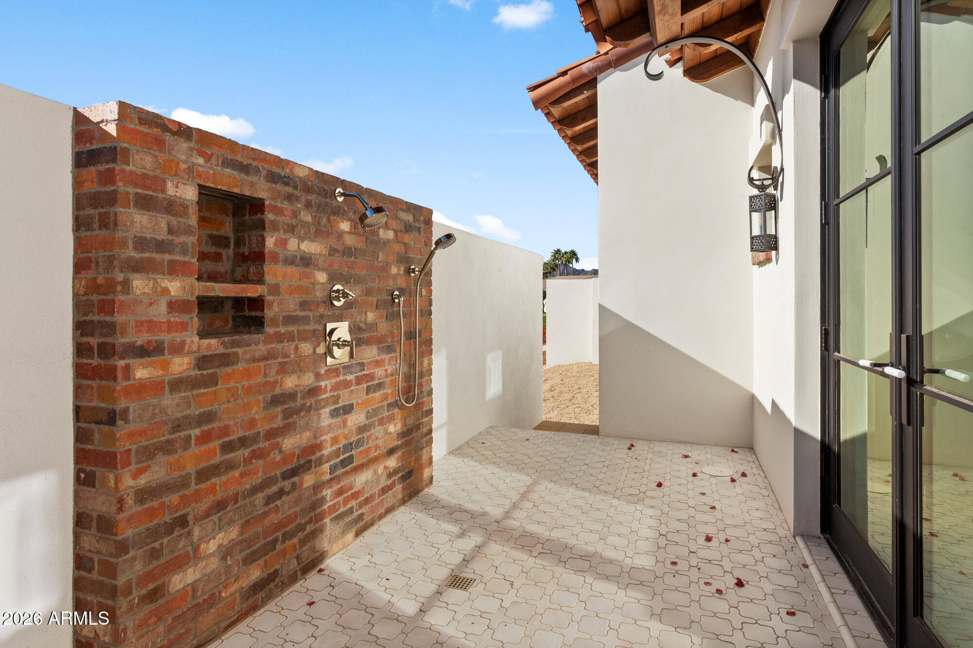 4605 E ROCKRIDGE Road