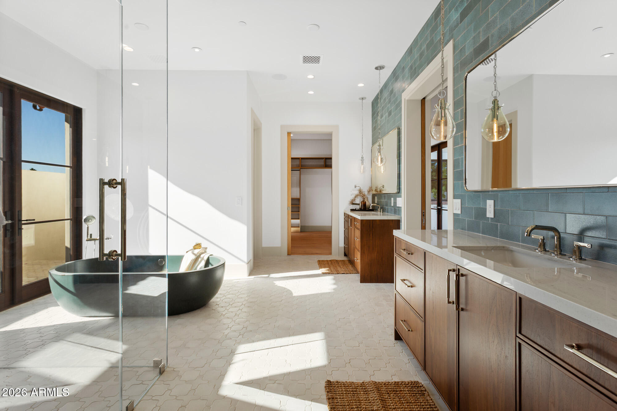 4605 E ROCKRIDGE Road