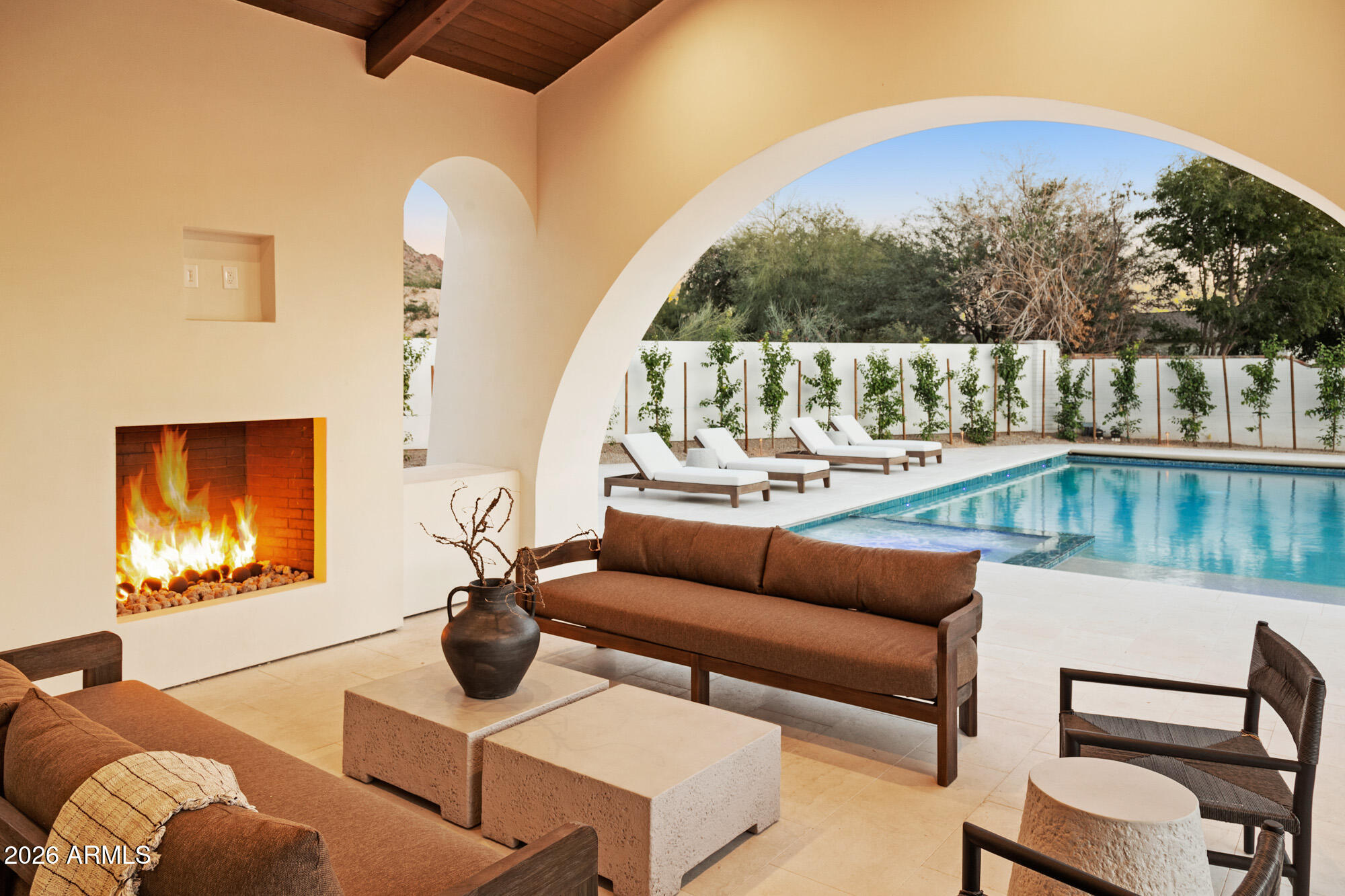 4605 E ROCKRIDGE Road