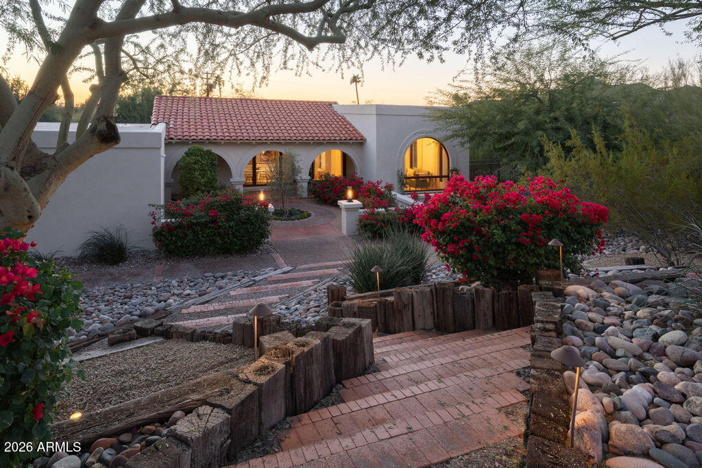 5602 N CAMELBACK CANYON Place