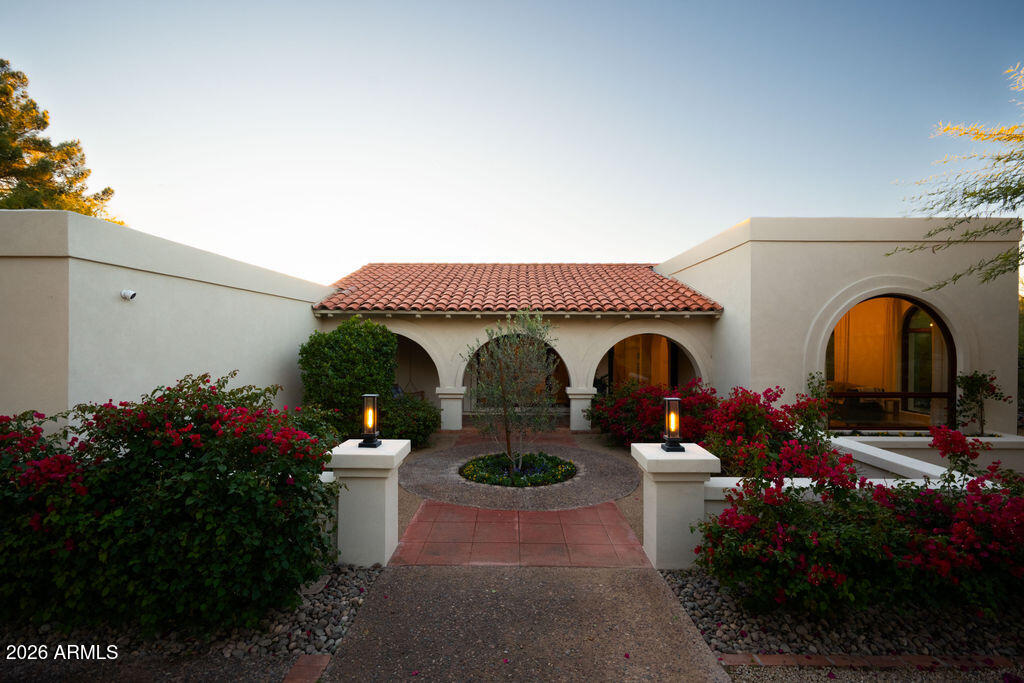 5602 N CAMELBACK CANYON Place