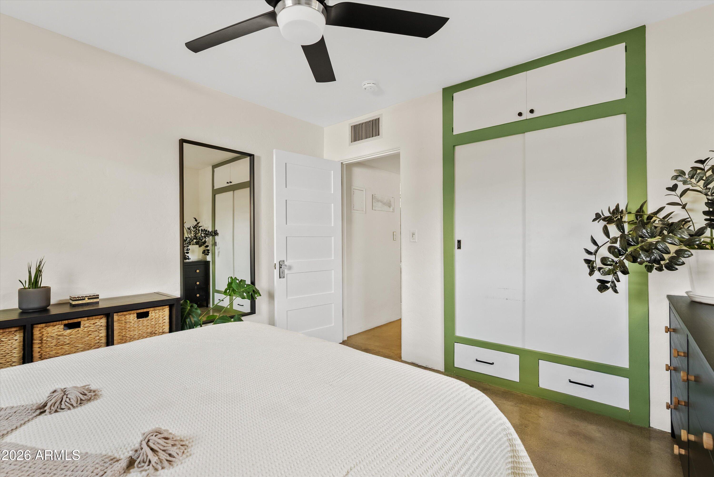 1346 E CORONADO Road