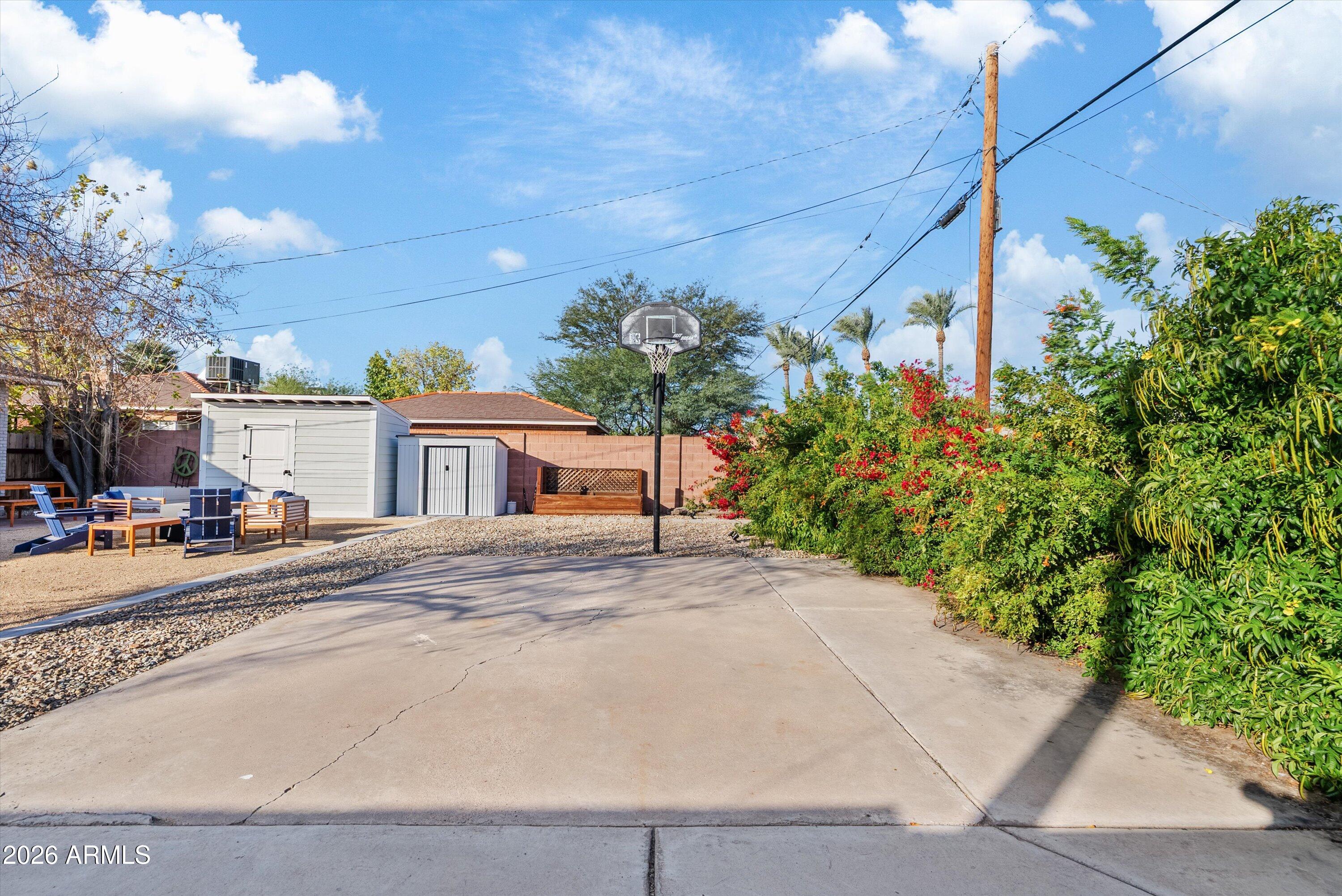 1346 E CORONADO Road