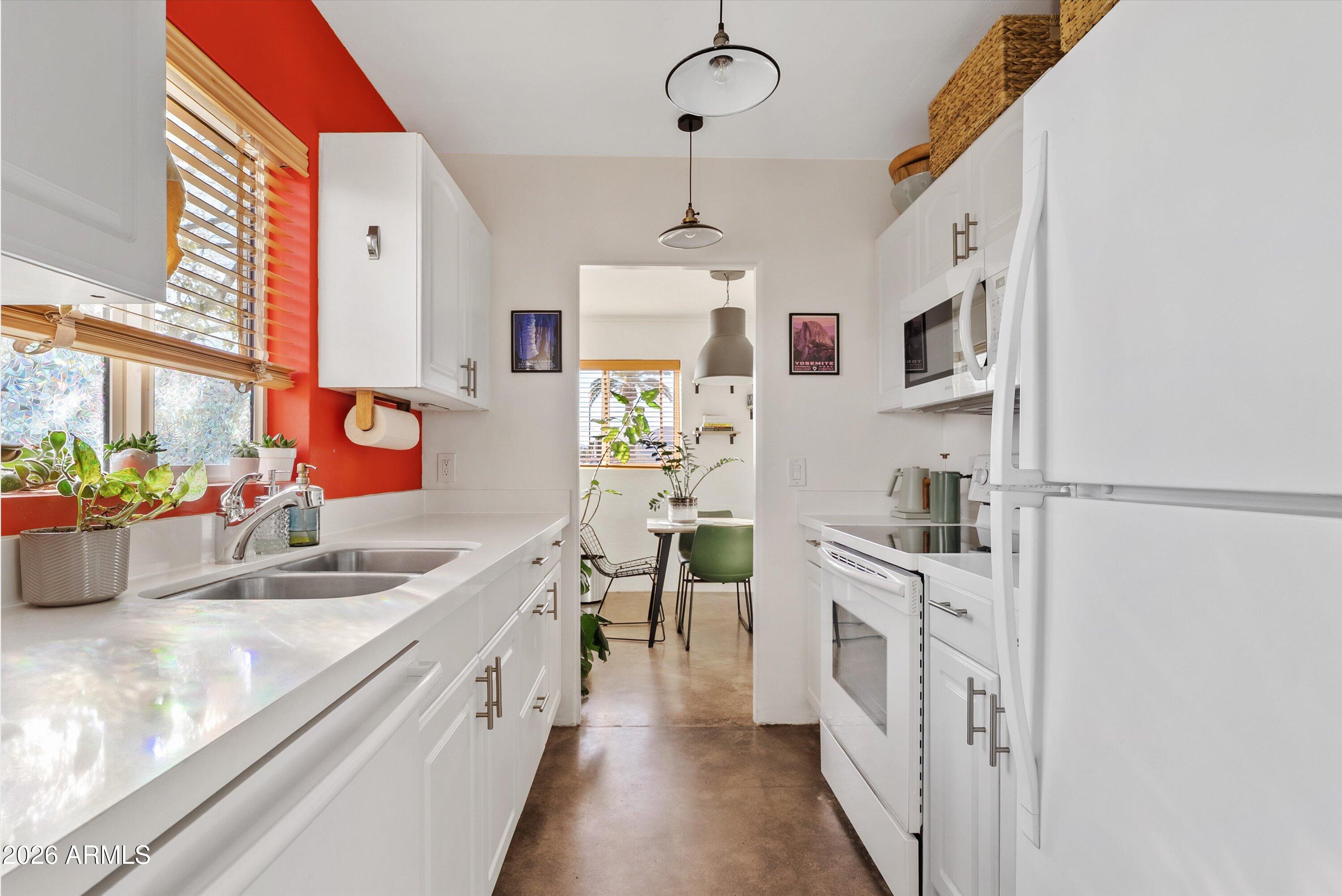 1346 E CORONADO Road