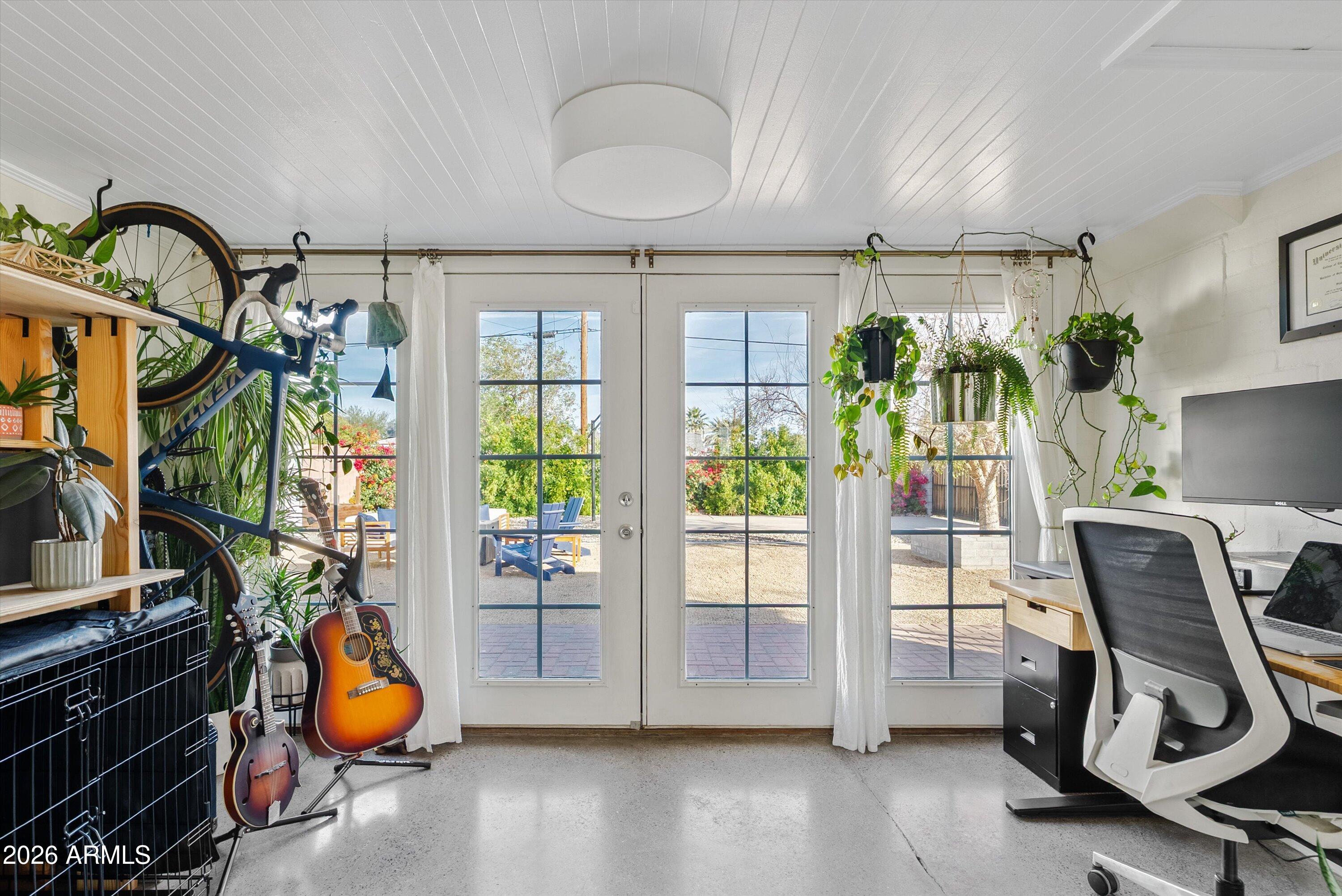 1346 E CORONADO Road