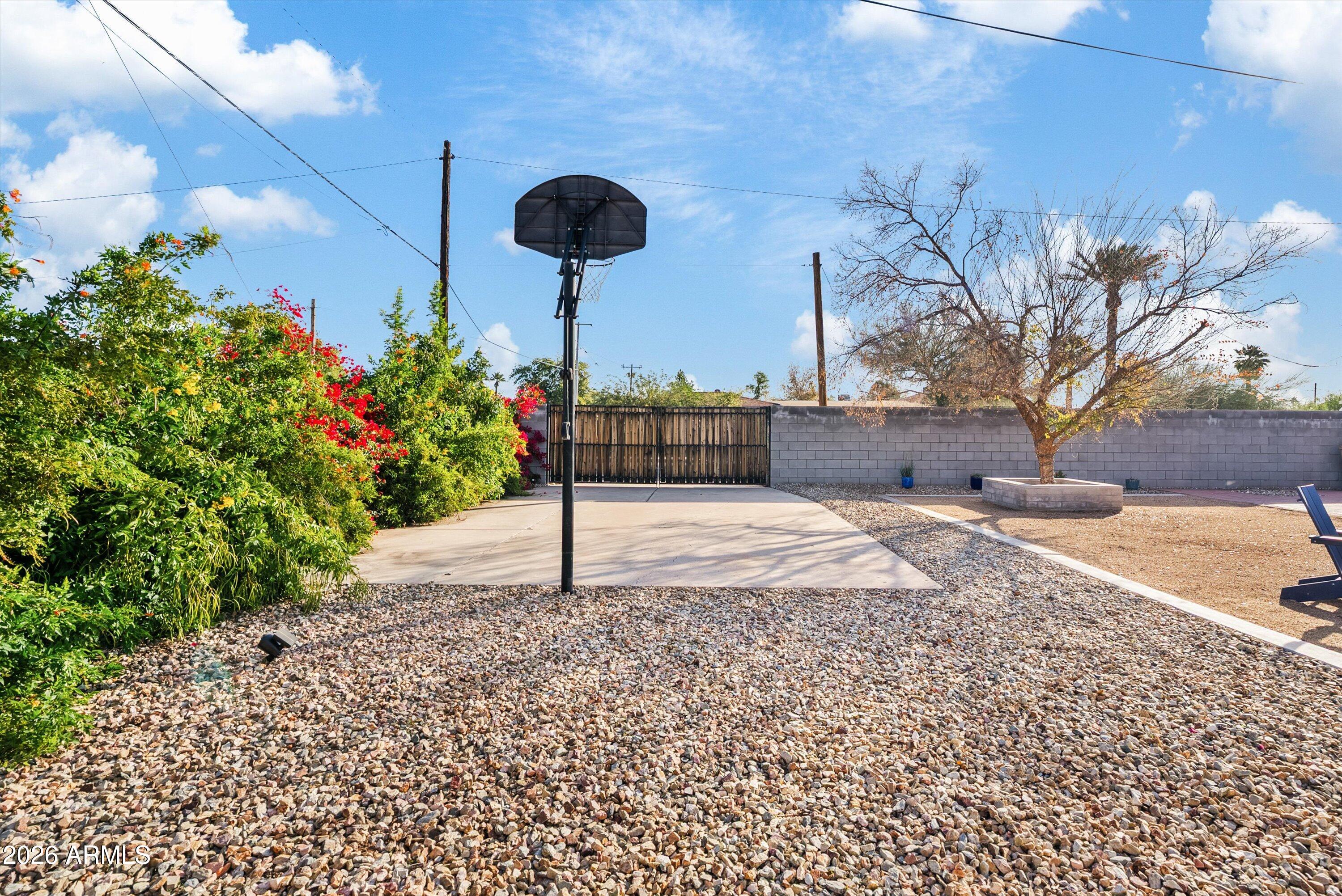 1346 E CORONADO Road