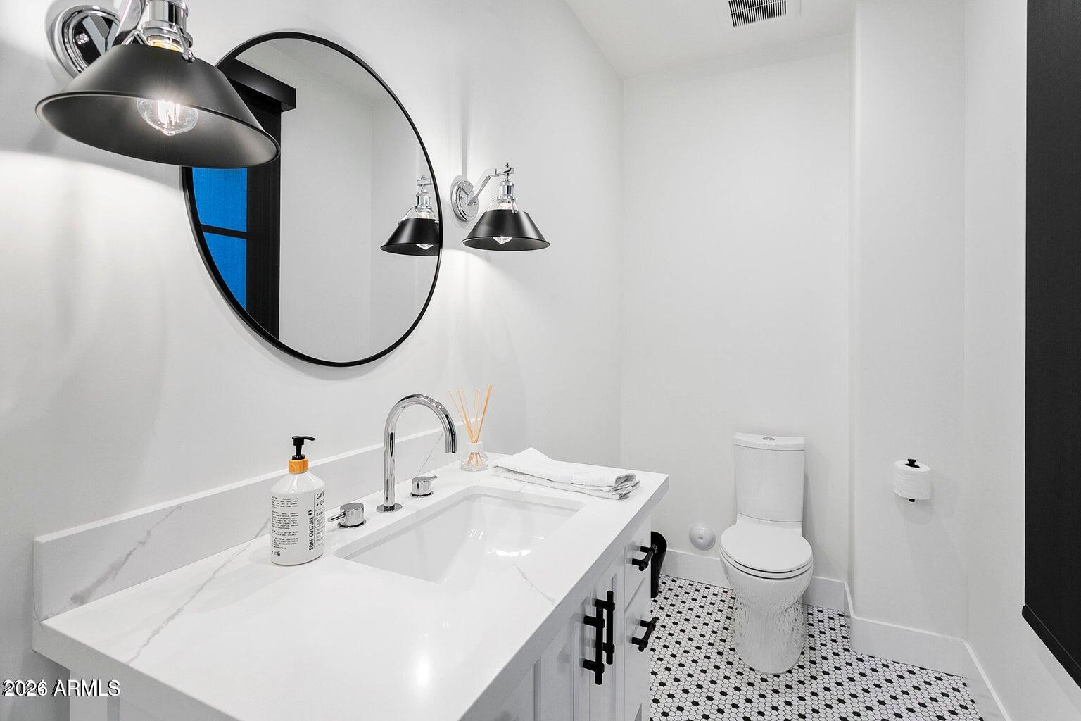 6718 E SAN JUAN Avenue