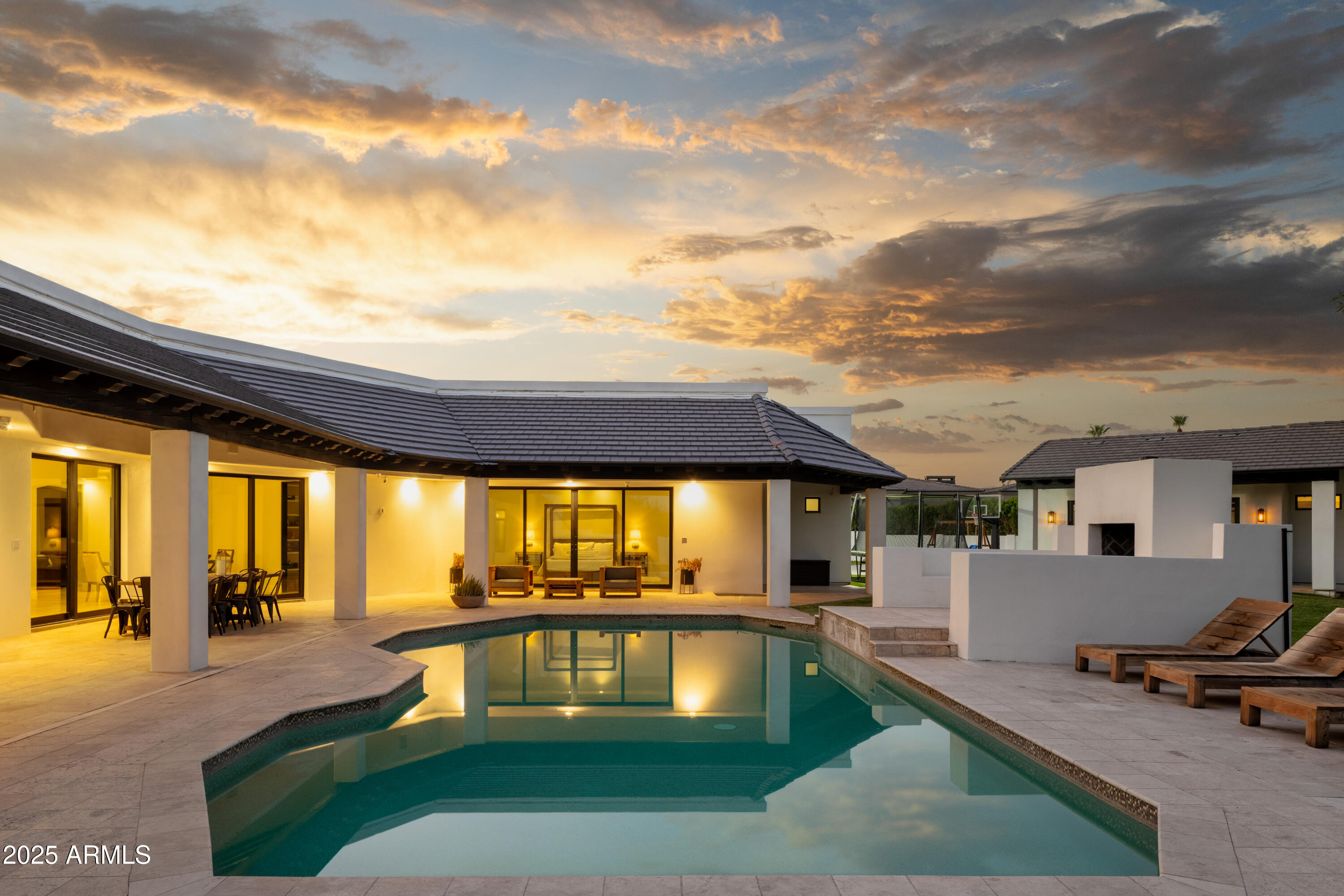 6718 E SAN JUAN Avenue