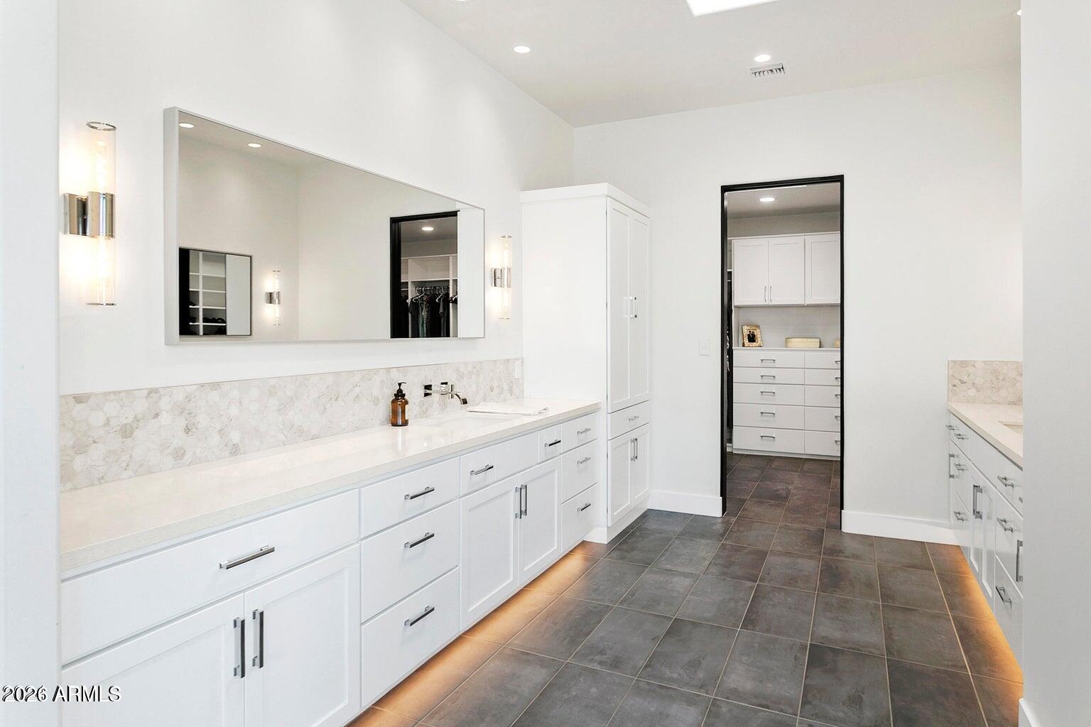 6718 E SAN JUAN Avenue