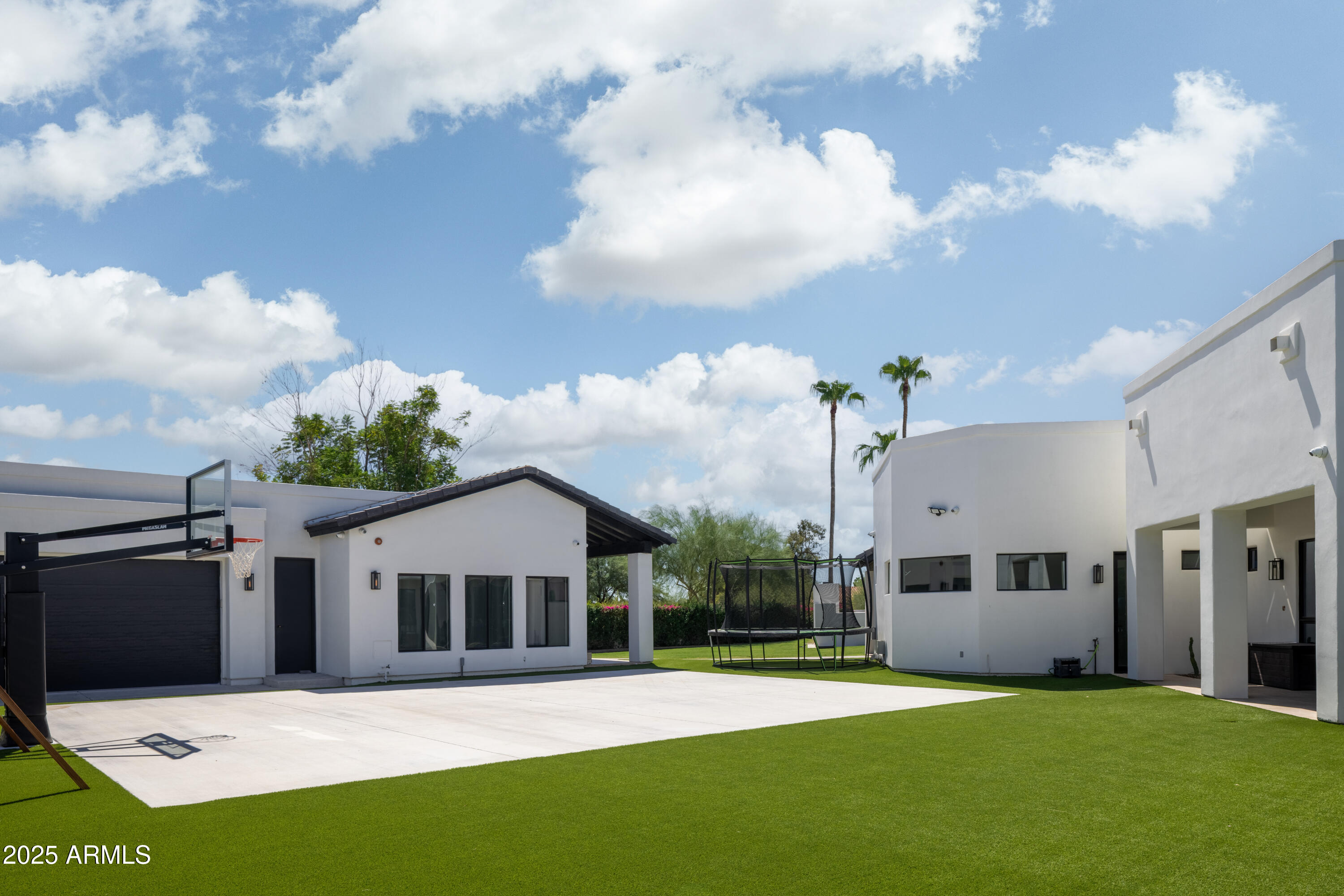 6718 E SAN JUAN Avenue