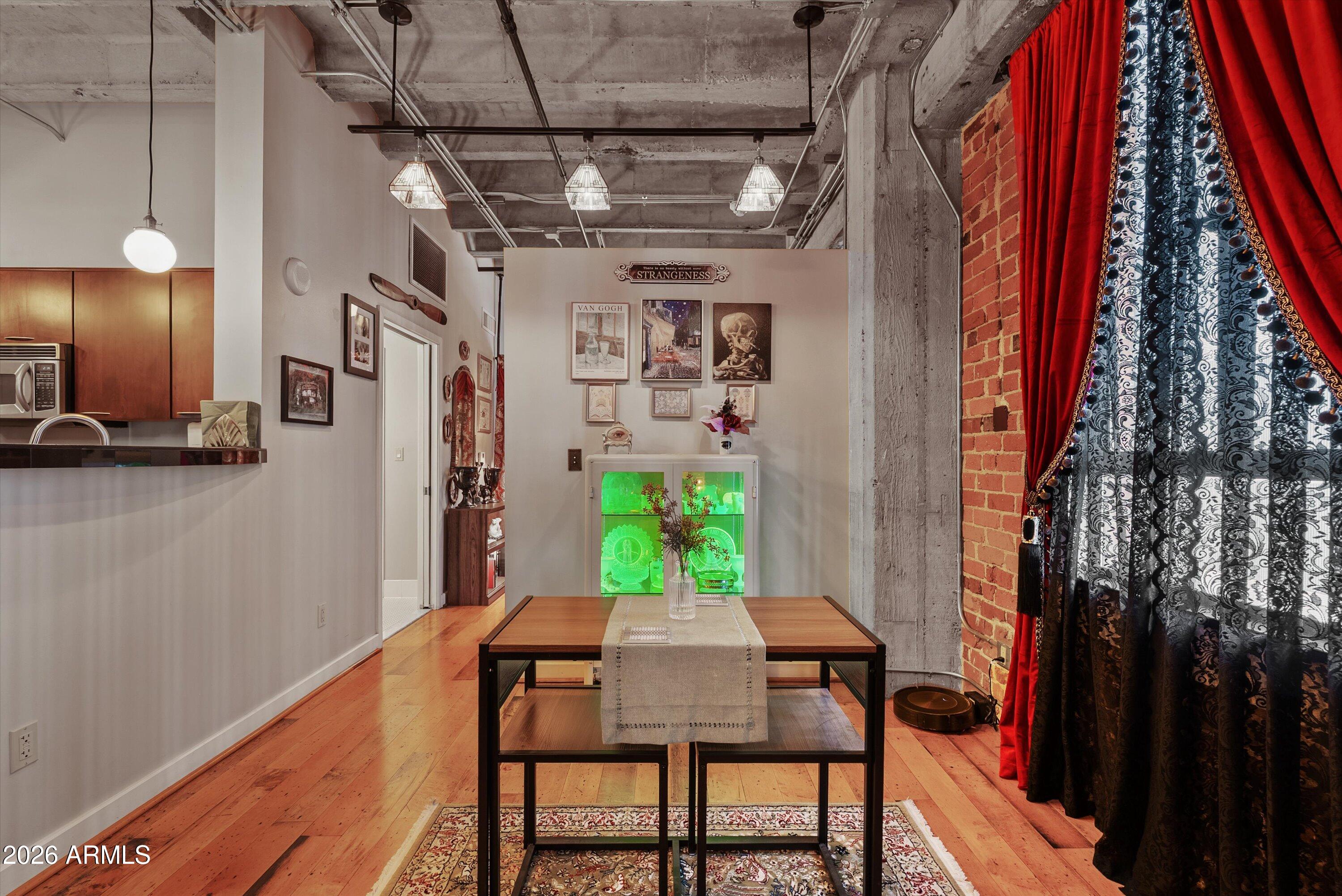 114 W ADAMS Street 802