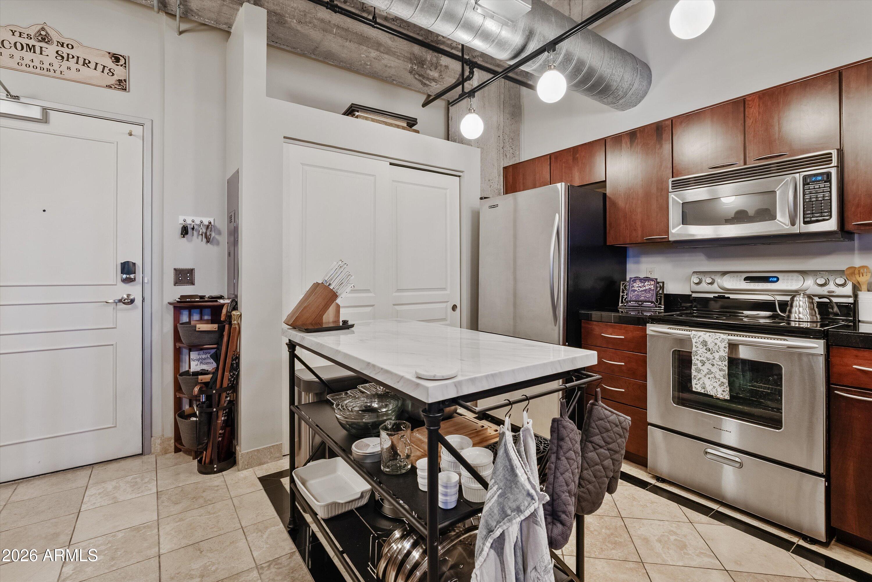 114 W ADAMS Street 802