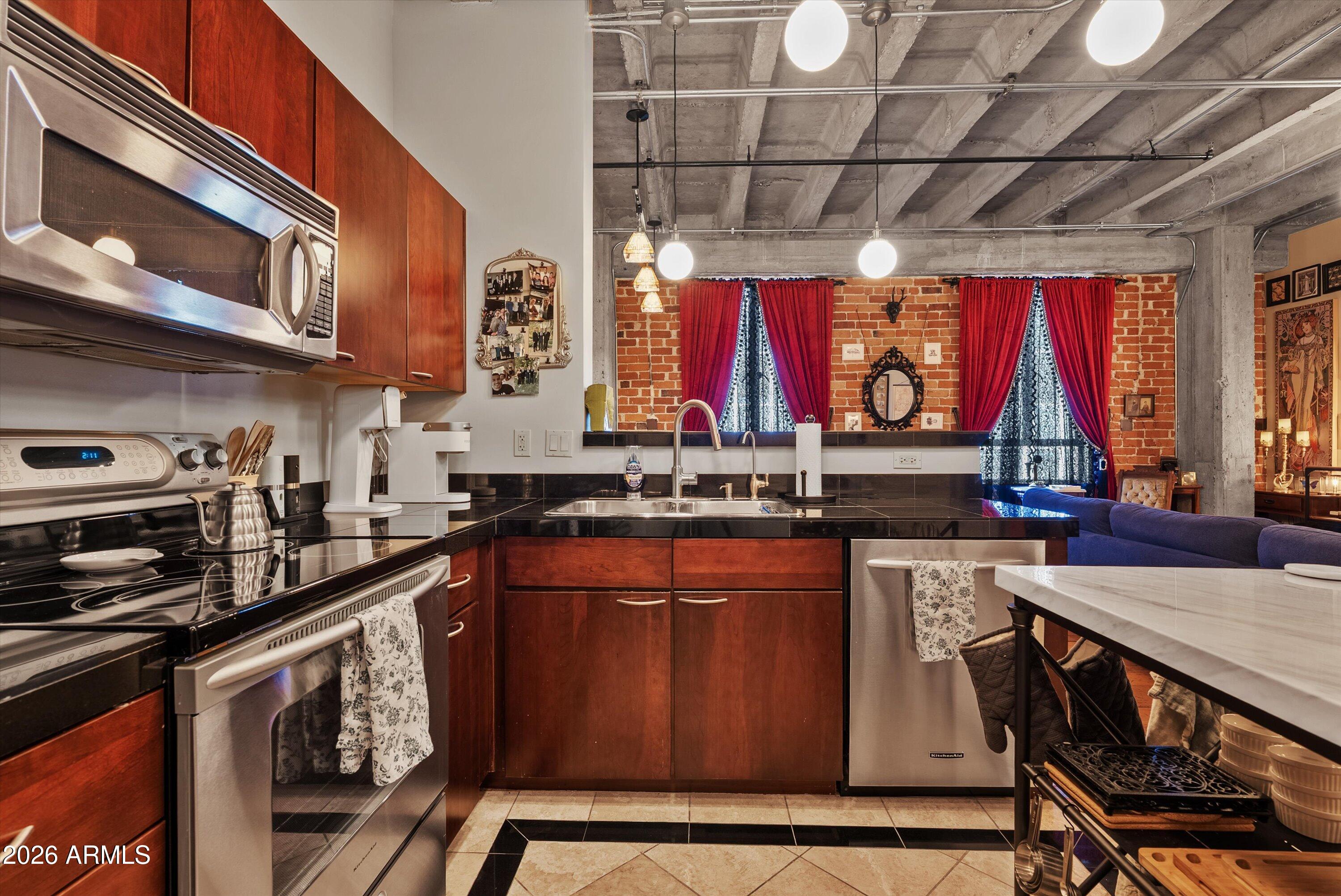 114 W ADAMS Street 802