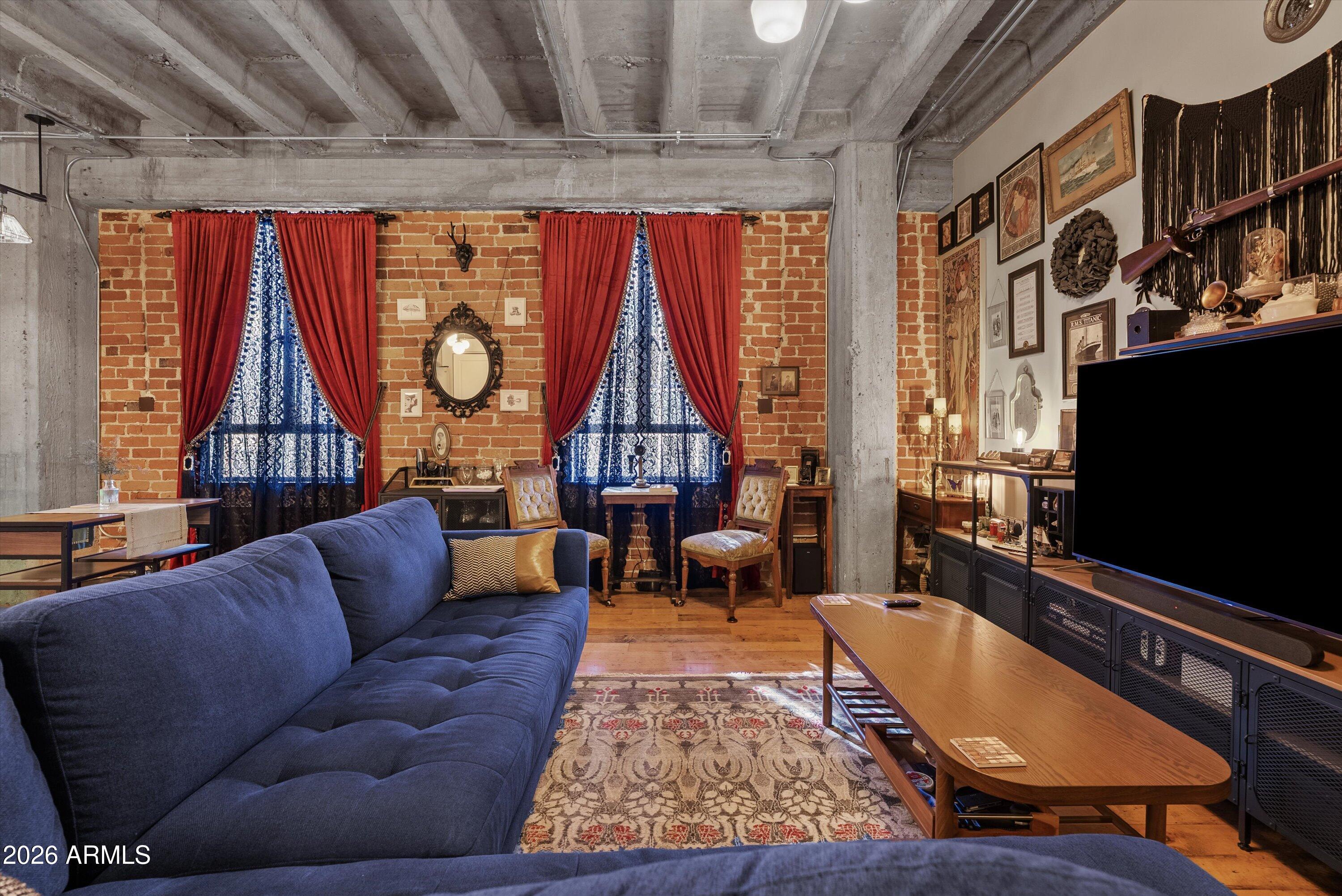 114 W ADAMS Street 802