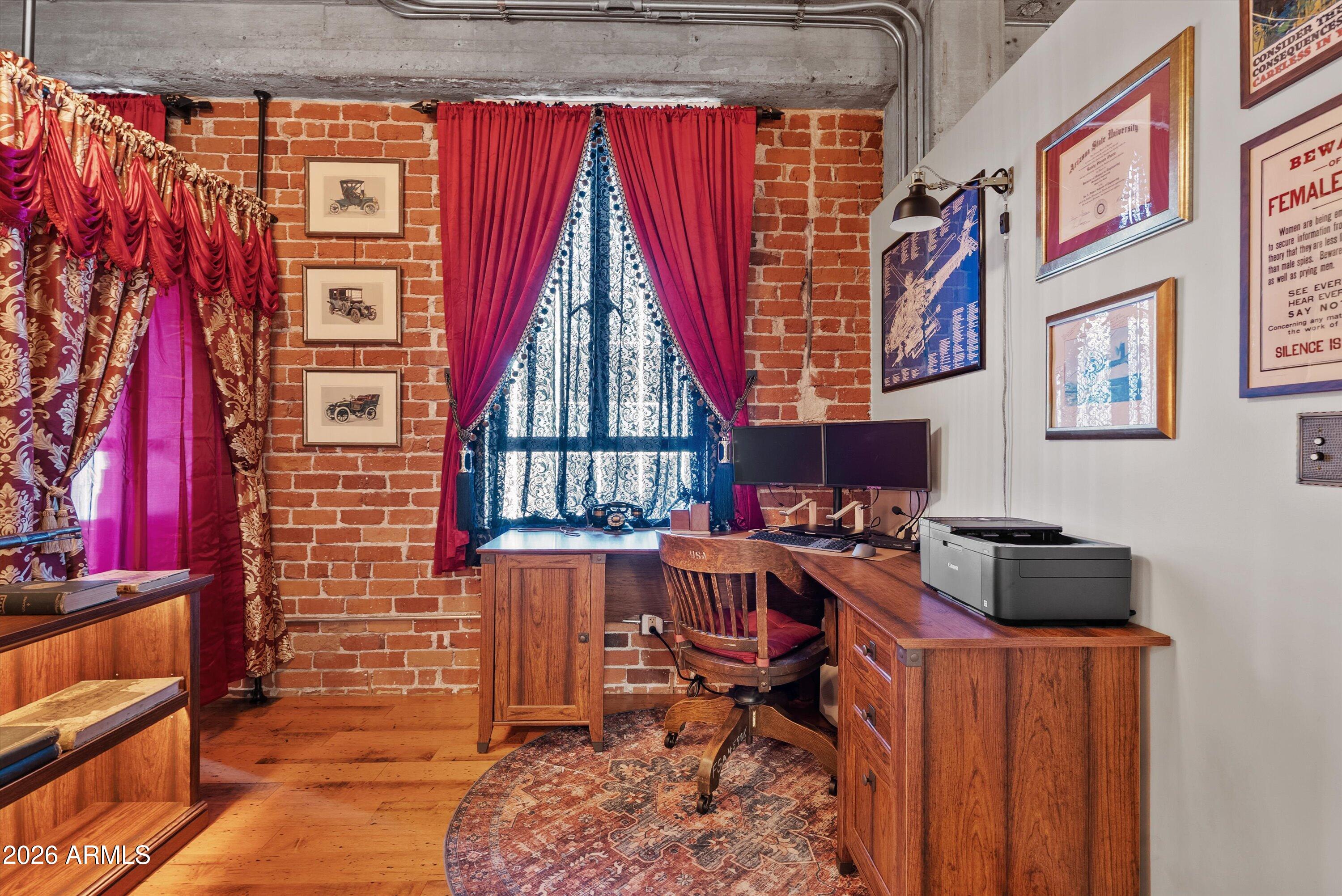 114 W ADAMS Street 802