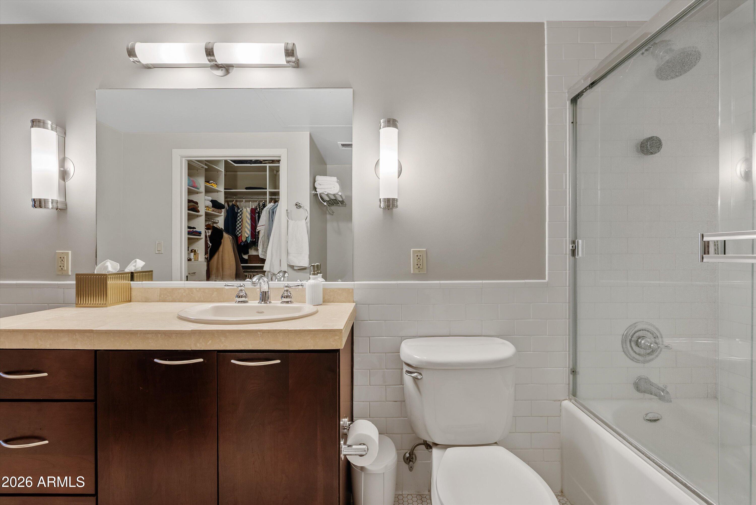 114 W ADAMS Street 802