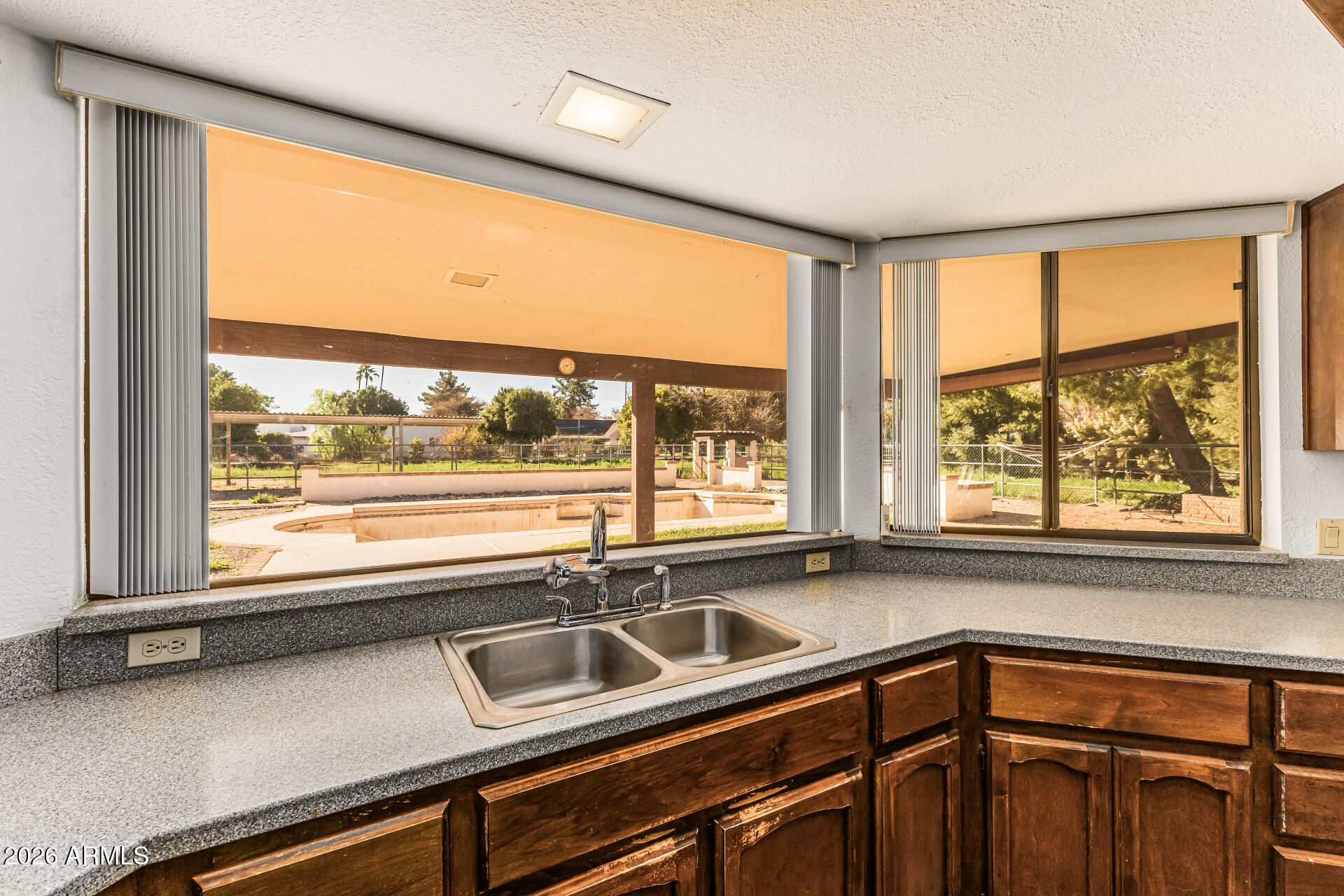 707 E REDFIELD Road E