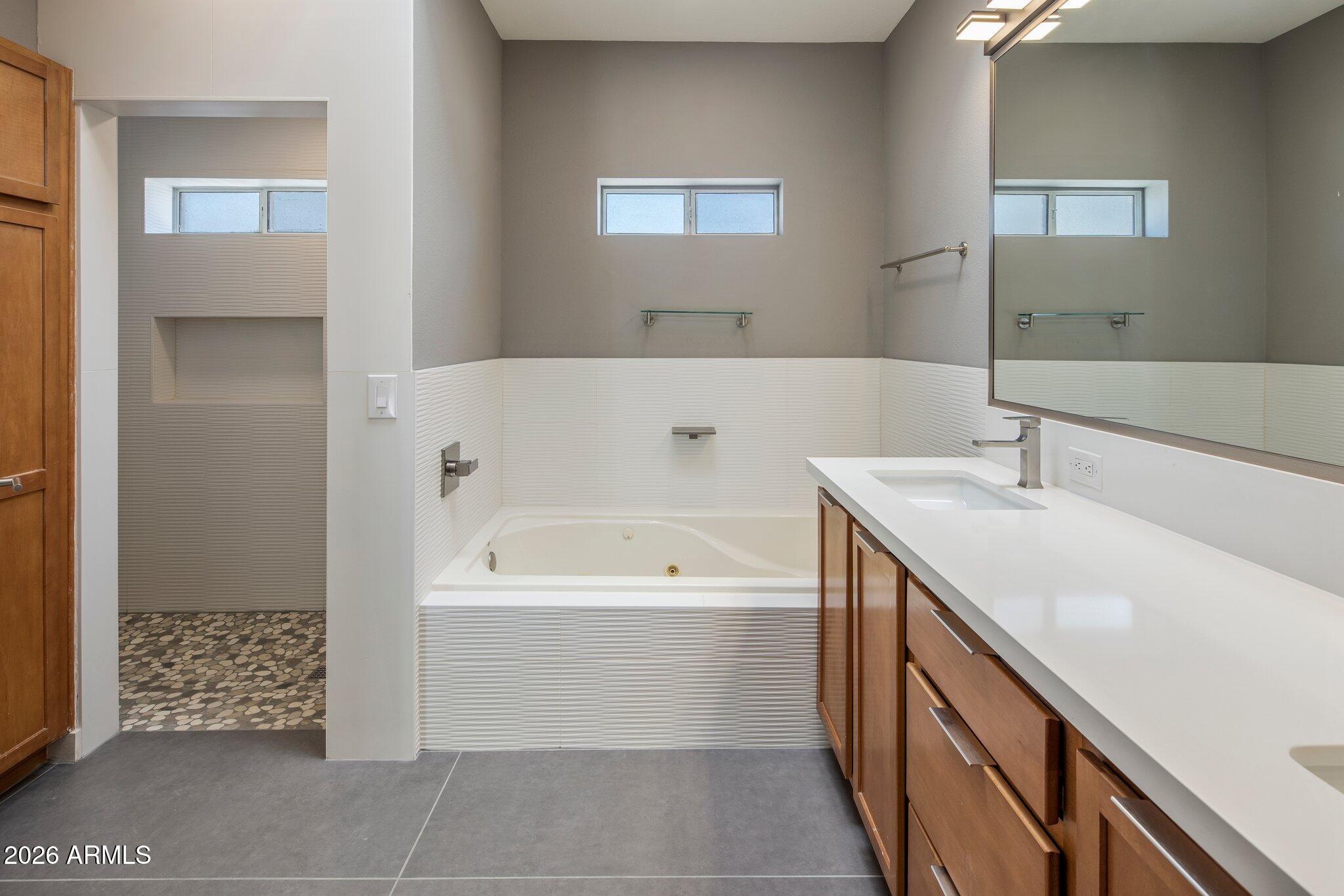 7727 E VALLEY VIEW Road