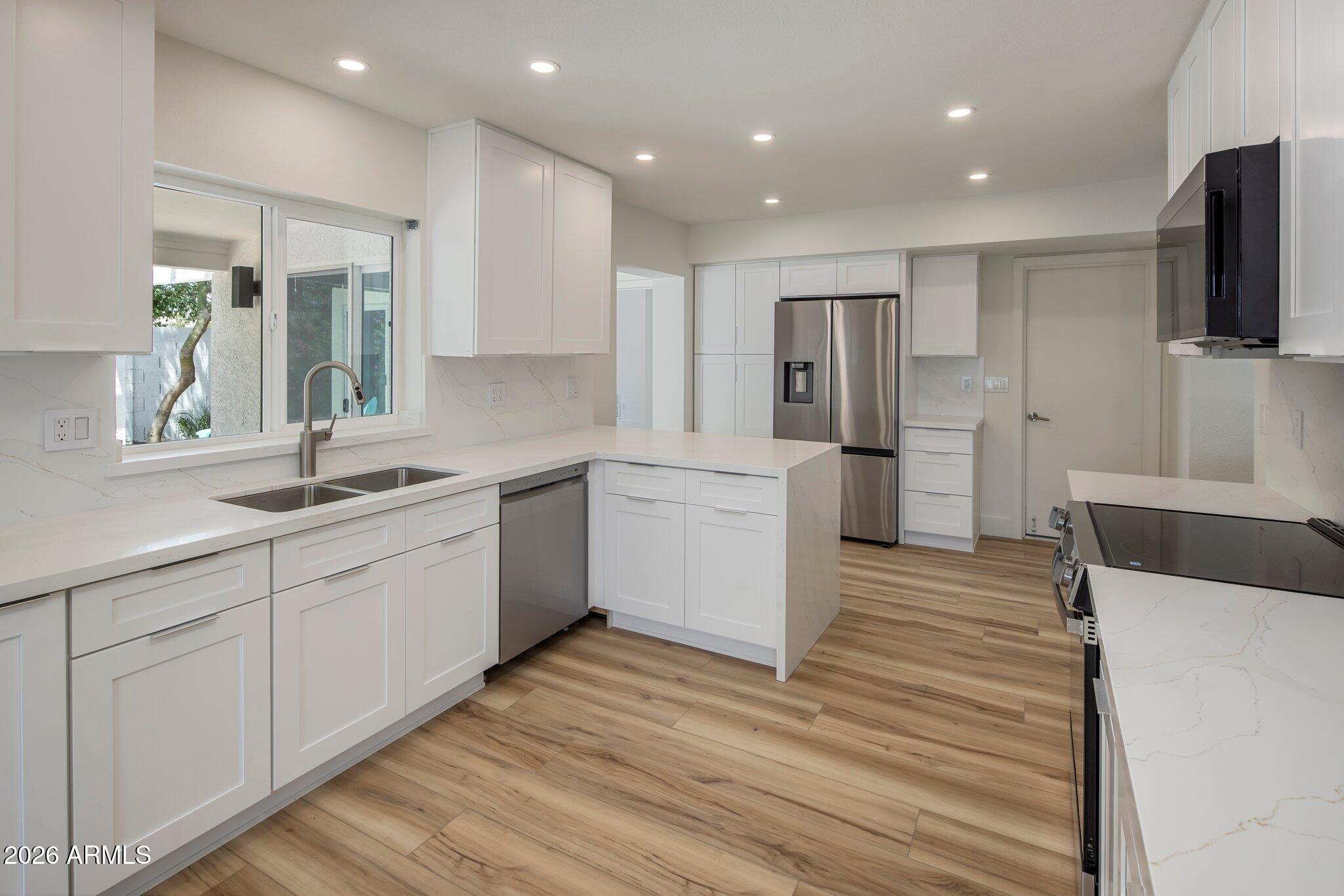 7727 E VALLEY VIEW Road