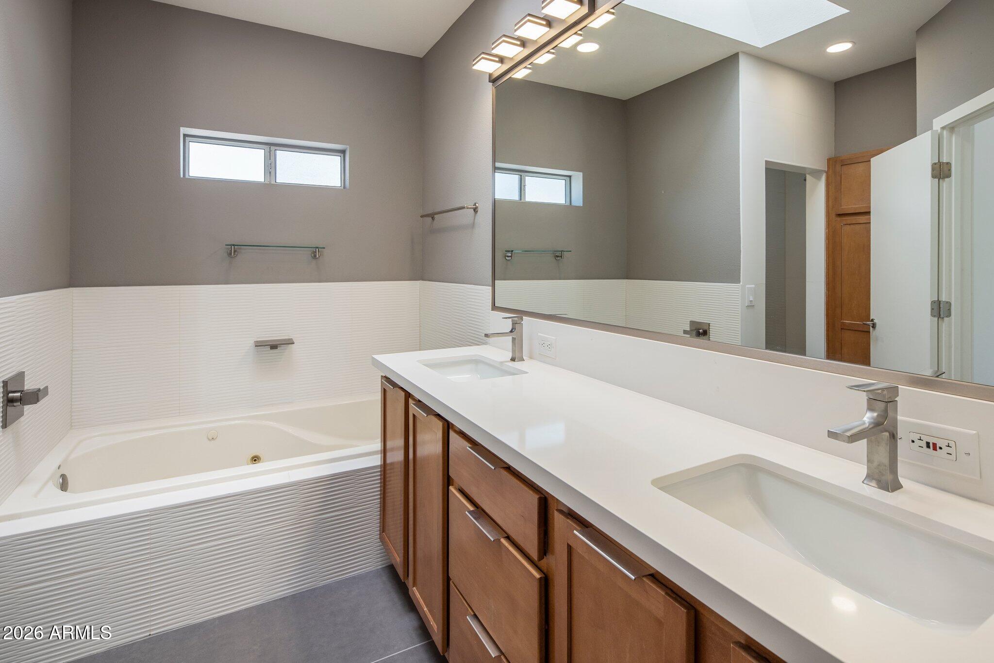 7727 E VALLEY VIEW Road