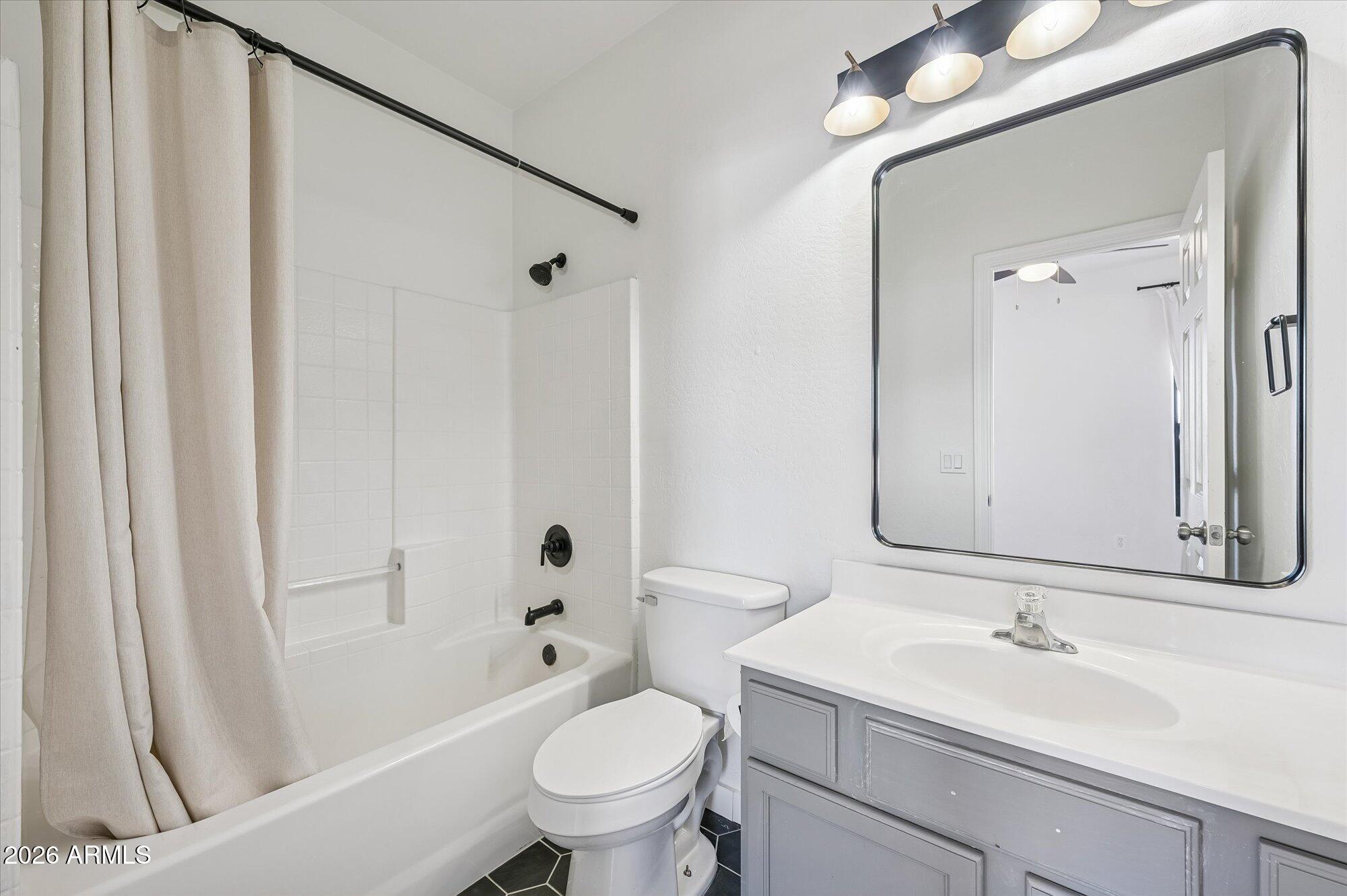 525 N MILLER Road 152