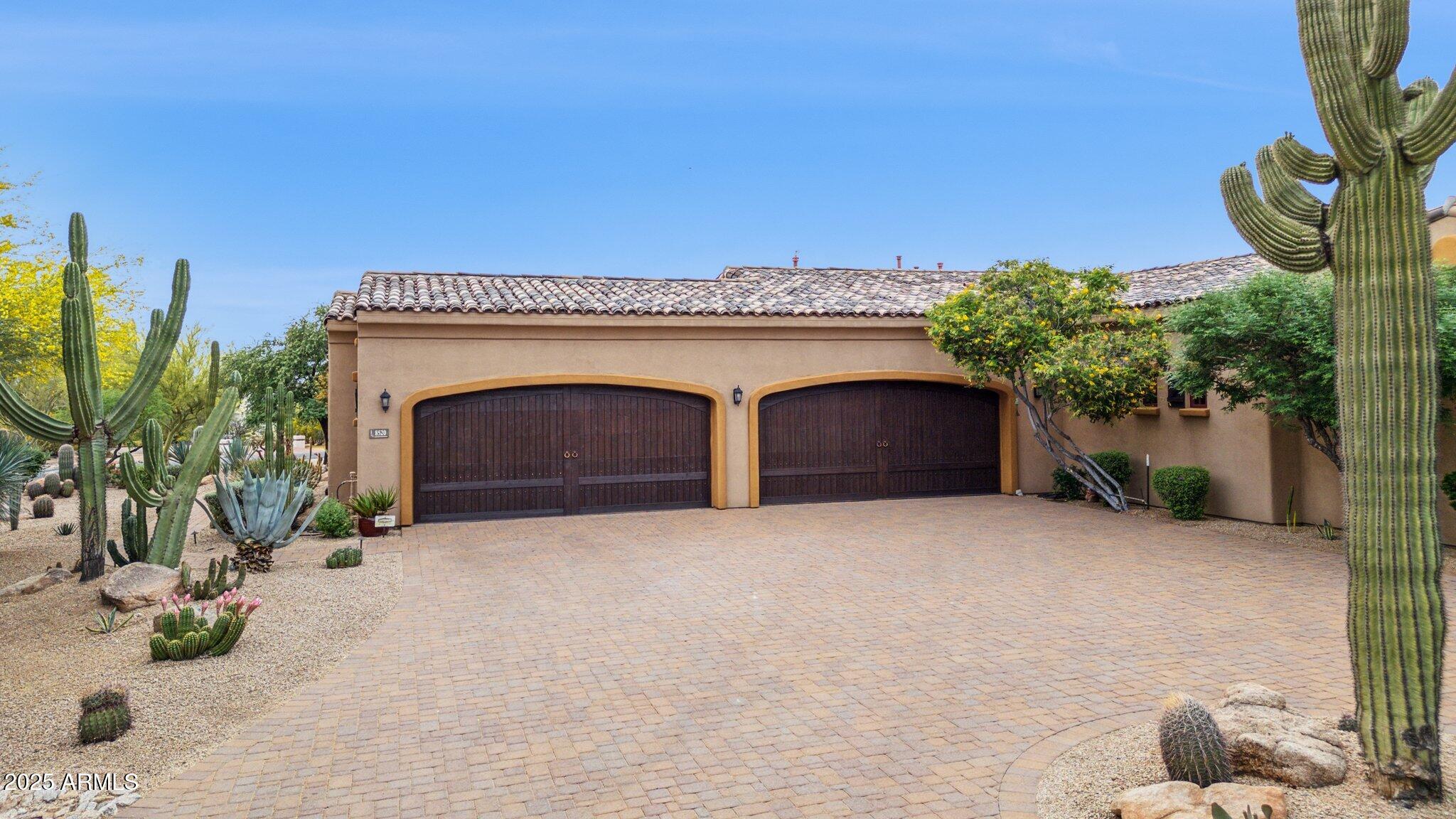 8520 E VIA MONTOYA
