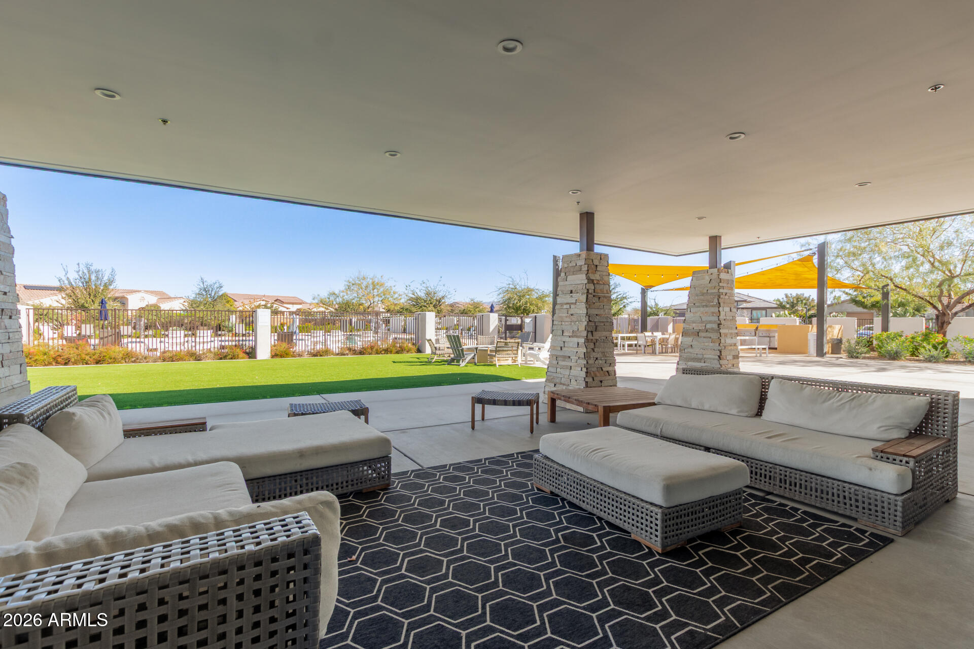 10337 E TRILLIUM Avenue