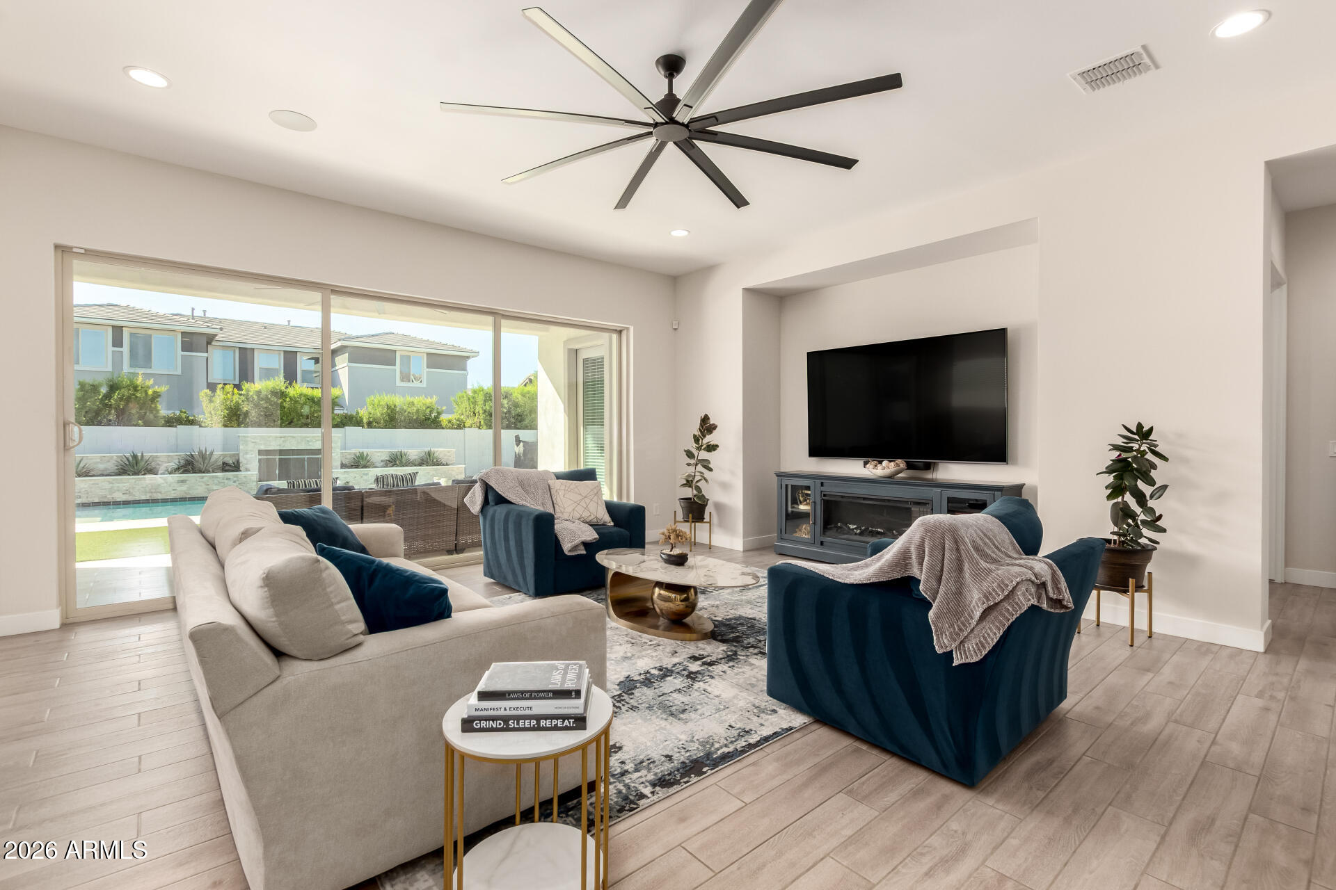 10337 E TRILLIUM Avenue