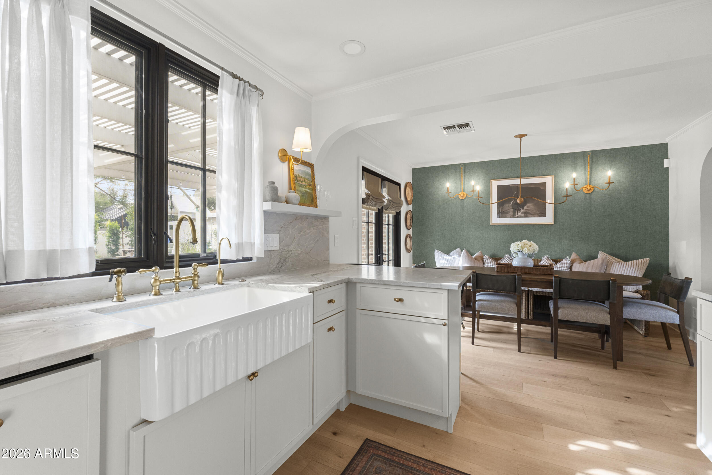 317 W ENCANTO Boulevard