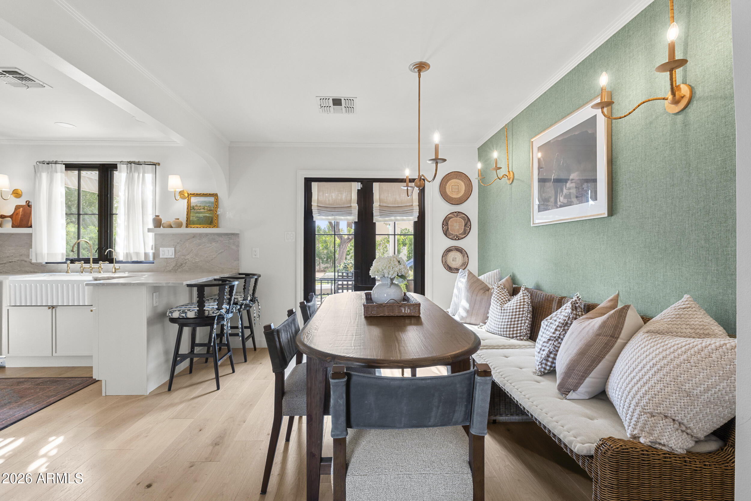 317 W ENCANTO Boulevard