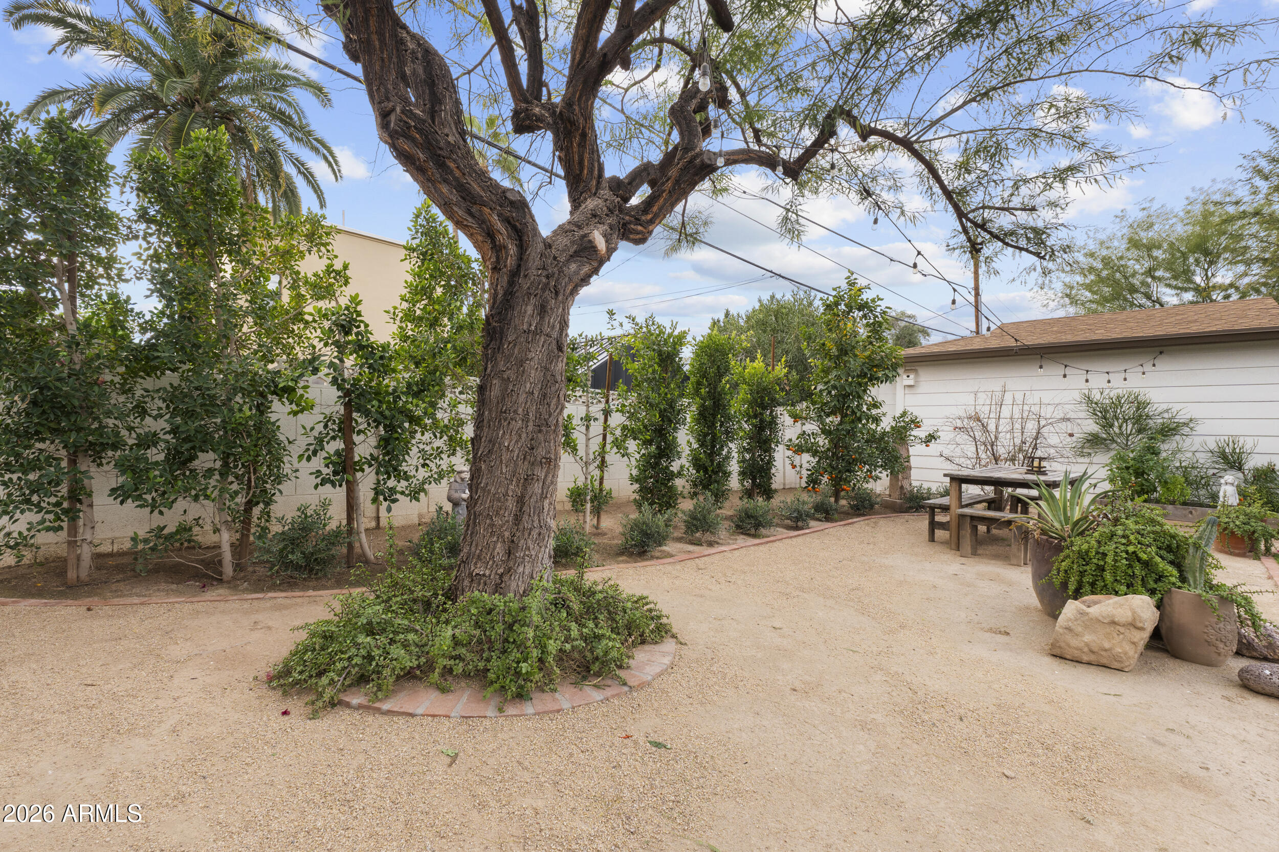 317 W ENCANTO Boulevard