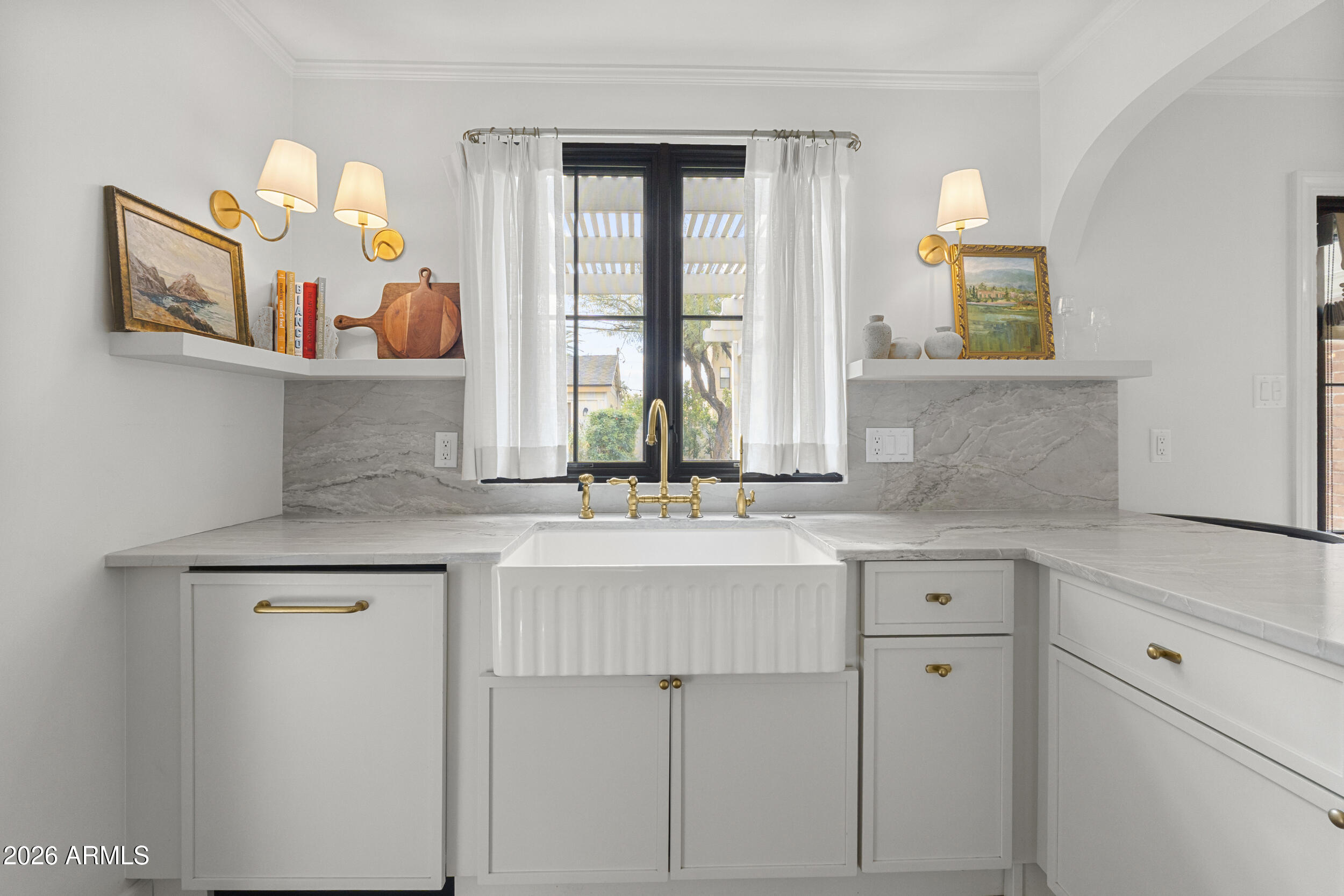 317 W ENCANTO Boulevard