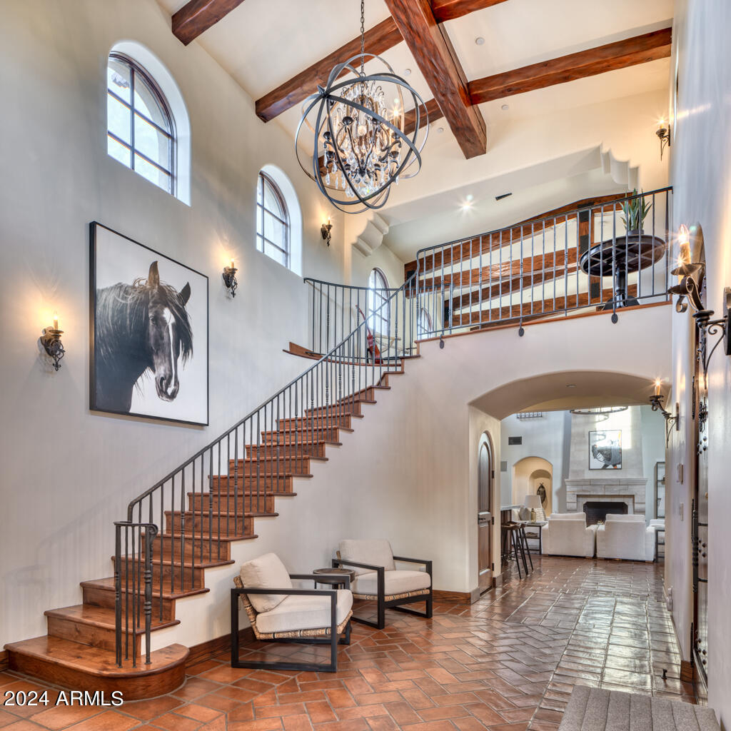 8243 N MOCKINGBIRD Lane