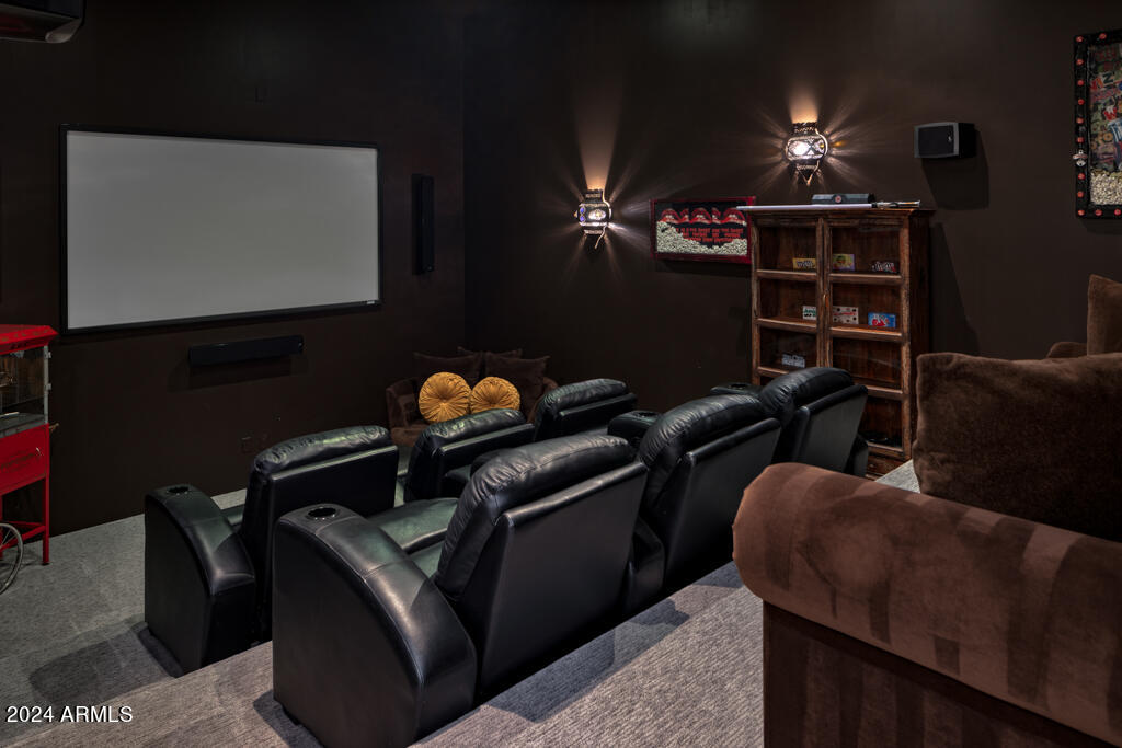 8243 N MOCKINGBIRD Lane