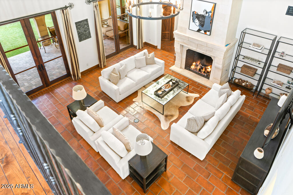 8243 N MOCKINGBIRD Lane