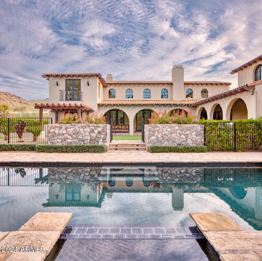 8243 N MOCKINGBIRD Lane