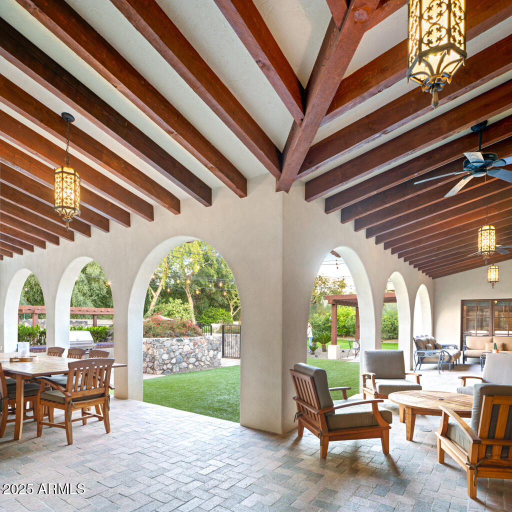 8243 N MOCKINGBIRD Lane