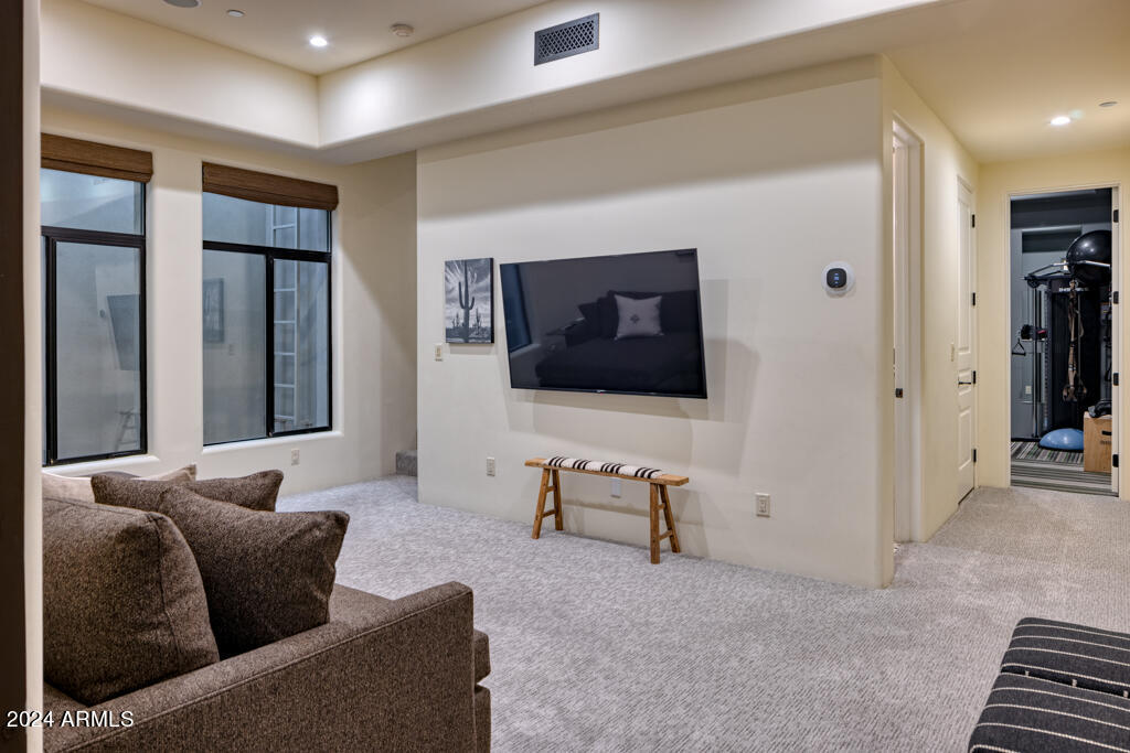 8243 N MOCKINGBIRD Lane