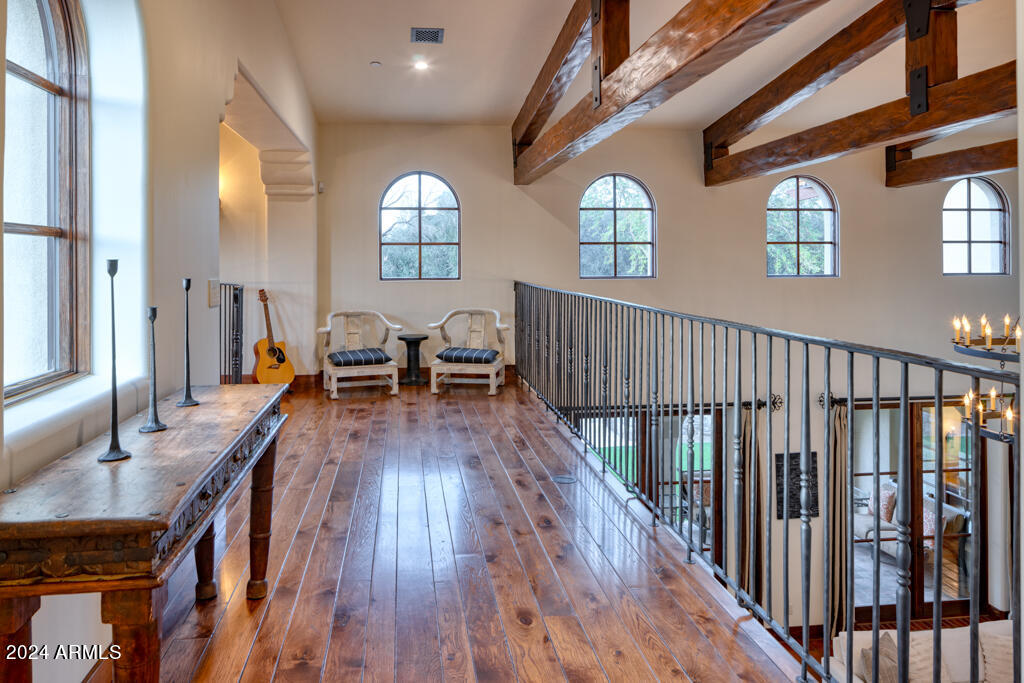 8243 N MOCKINGBIRD Lane