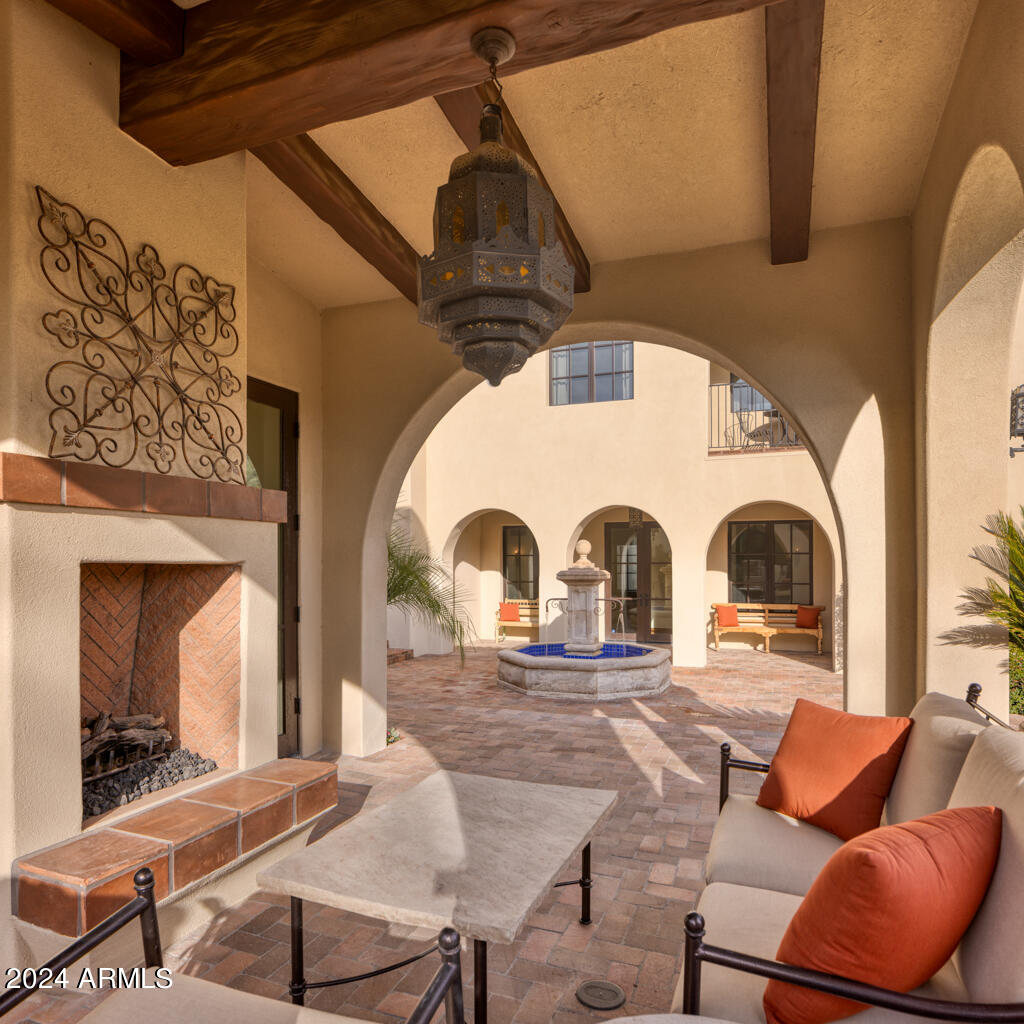 8243 N MOCKINGBIRD Lane