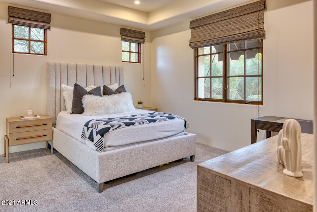 8243 N MOCKINGBIRD Lane