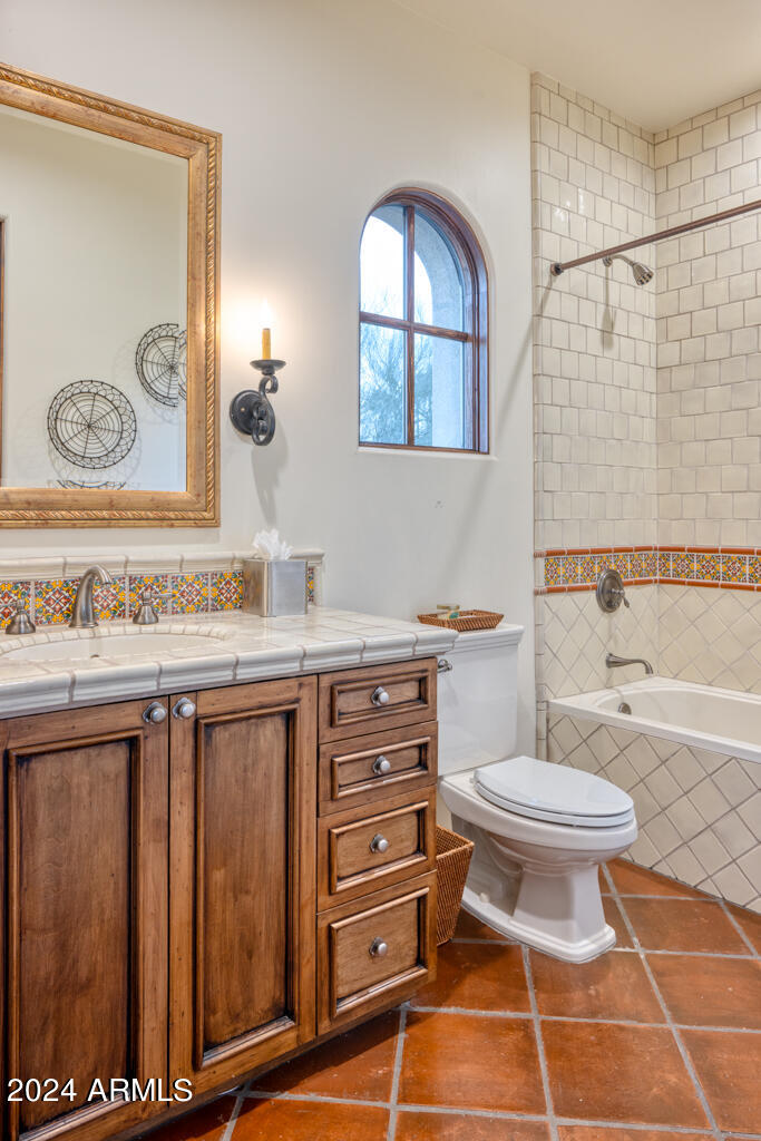 8243 N MOCKINGBIRD Lane