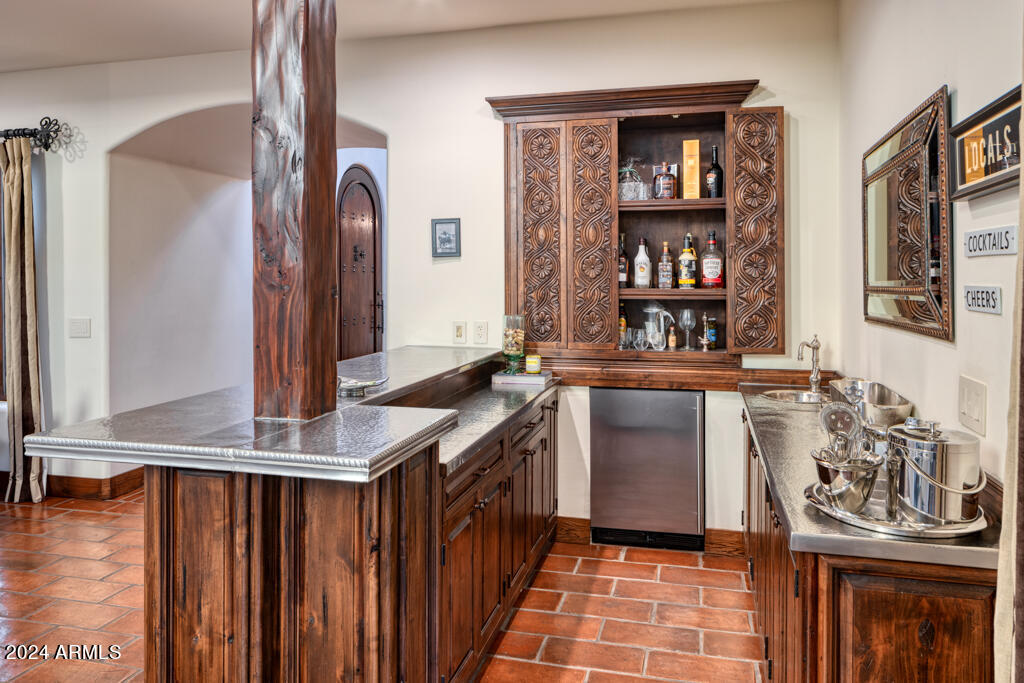 8243 N MOCKINGBIRD Lane